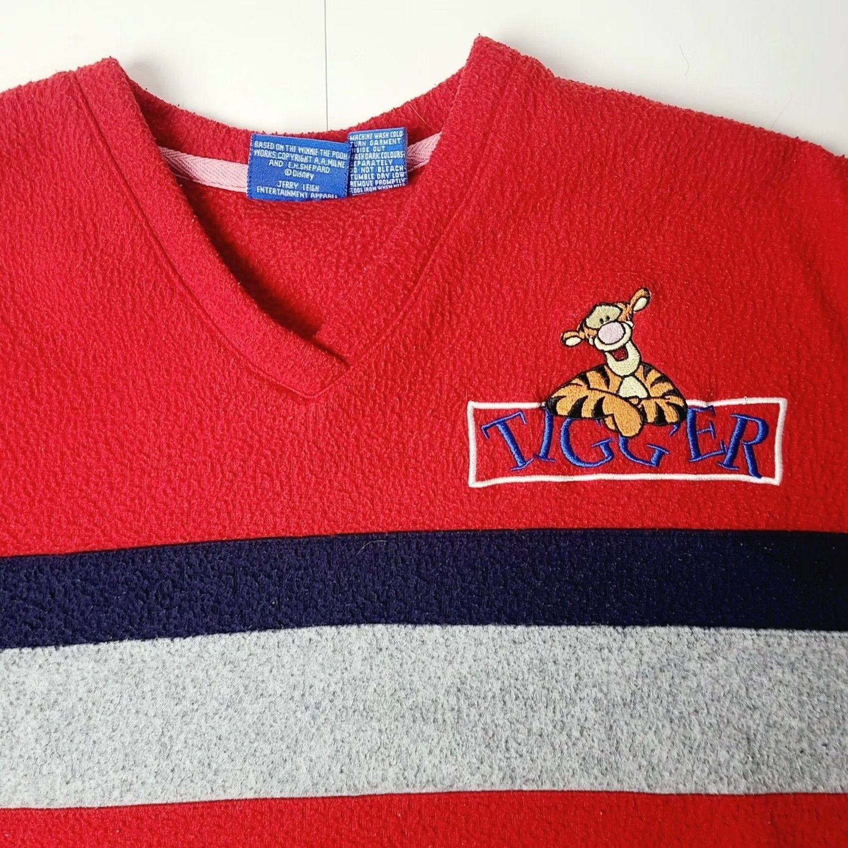 Disney VINTAGE Disney Women’s Pullover V-neck Fleece Red 90s Pooh Collection S Sweater Womens Size S / US 4 / IT 40 - 3 Thumbnail