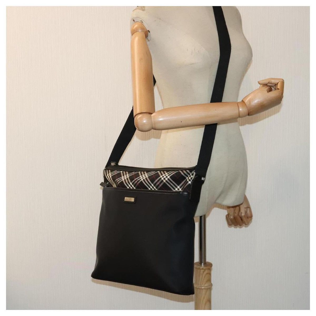 Burberry Auth BURBERRY Nova Check Black label Shoulder Bag Nylon Size ONE SIZE - 16 Thumbnail