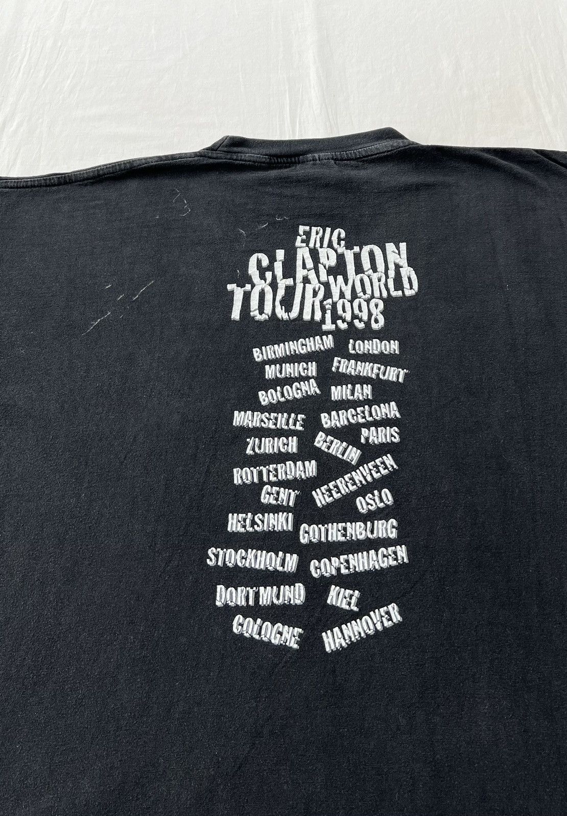 Band Tees Vintage 1998 Eric Clapton Live World Tour Black T-shirt Size US XL / EU 56 / 4 - 12 Thumbnail