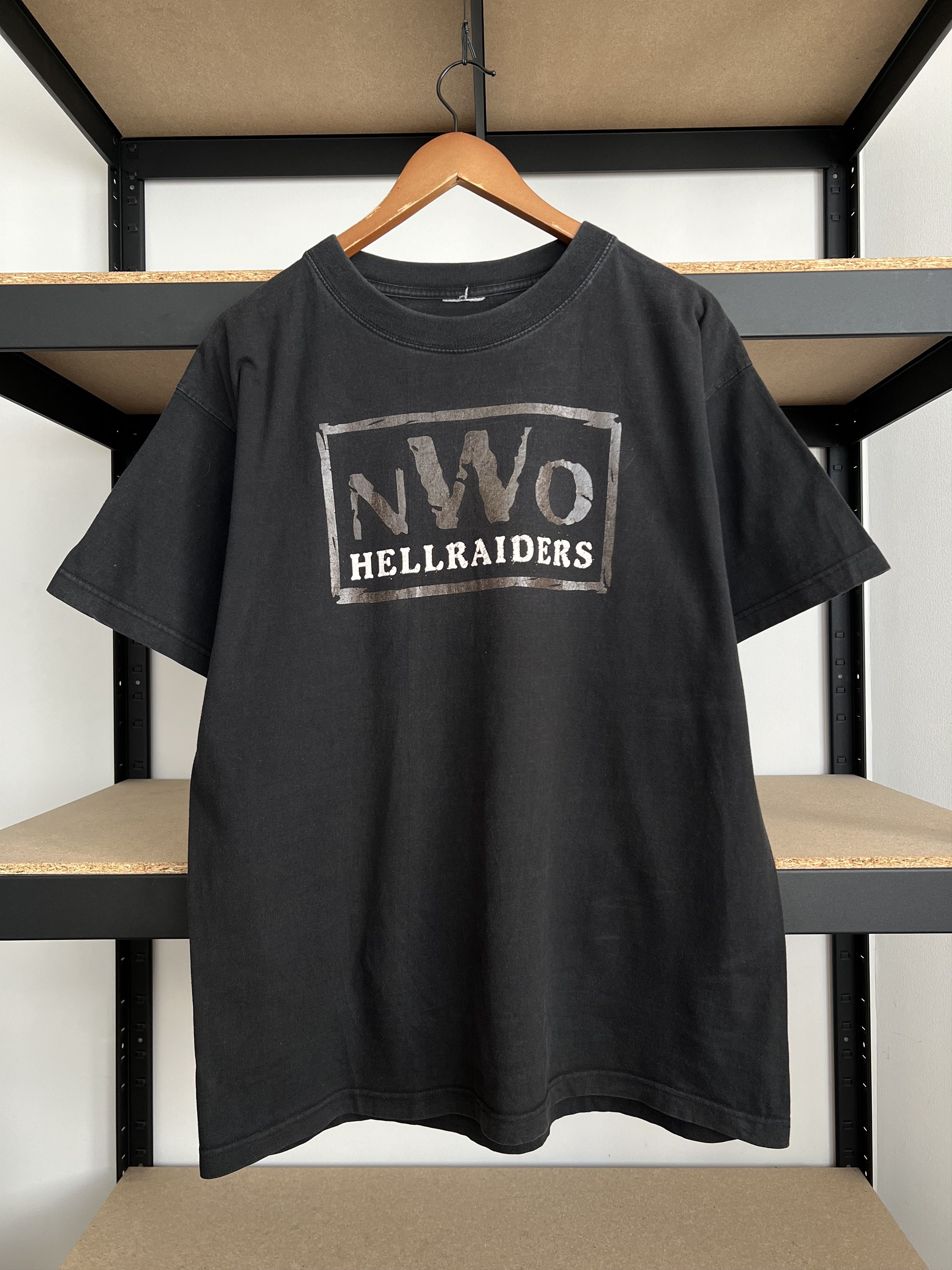 WWE Vintage NWO Hellraiders New World Order Wolf WWE T-shirt Size US XL / EU 56 / 4 - 1 Thumbnail
