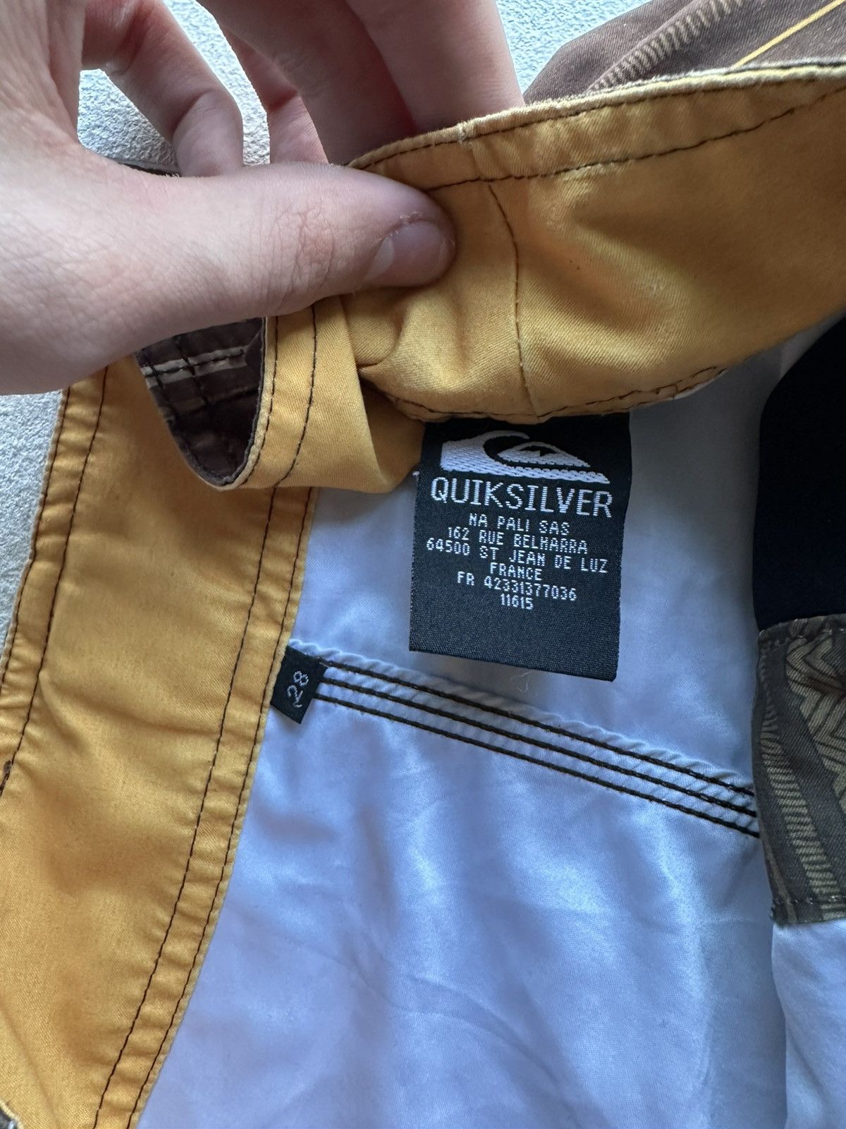 Other 🚨Vintage Quiksilver Shorts Big Logo Y2K Style 90s Surfing Size US 28 / EU 44 - 5 Thumbnail
