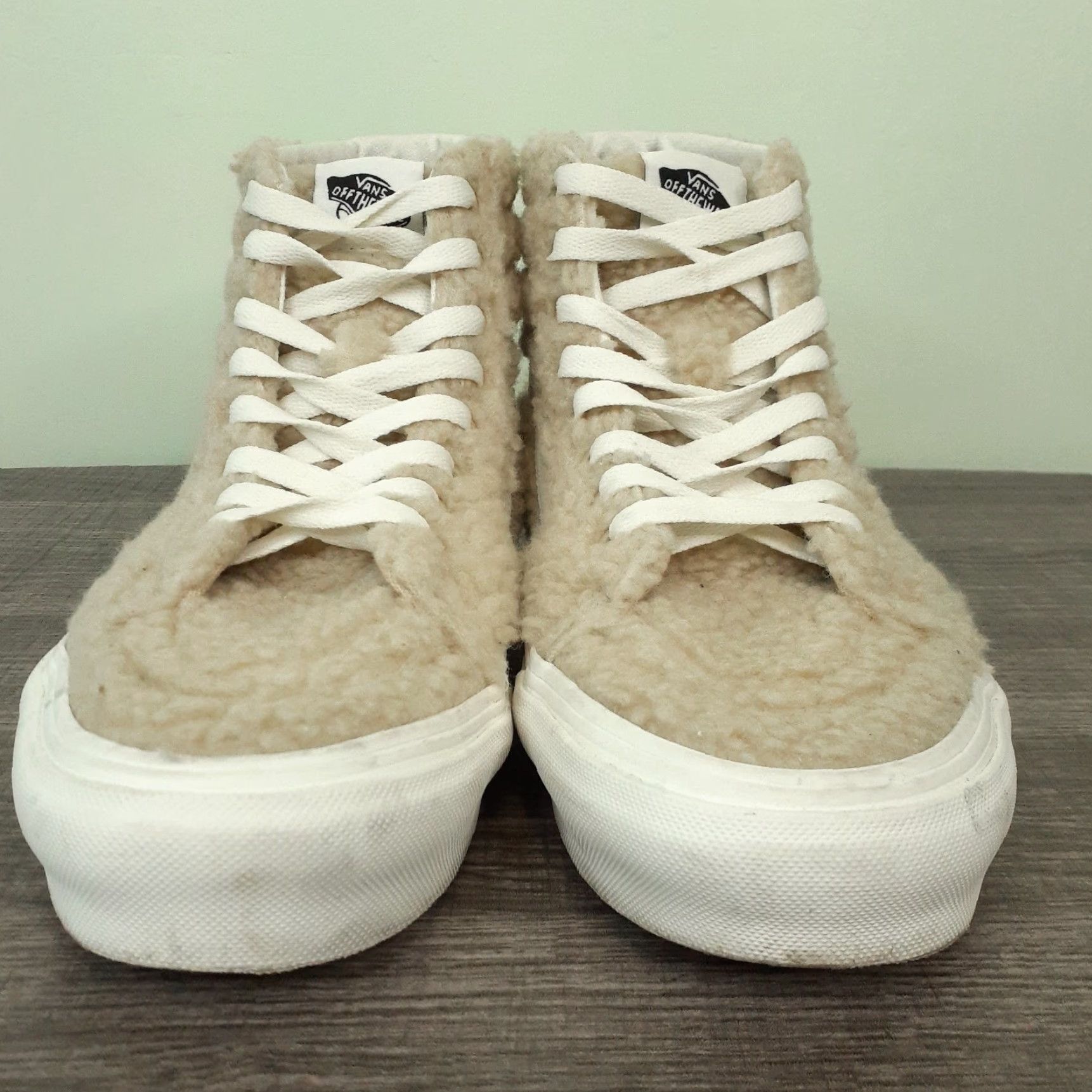 Vans VANS High Top Shoes Mens 9 Womens 10.5 Beige Faux Fur Sherpa Shearling sneaker Athletic UK 10.5 Size L / US 10 / IT 46 - 5 Thumbnail