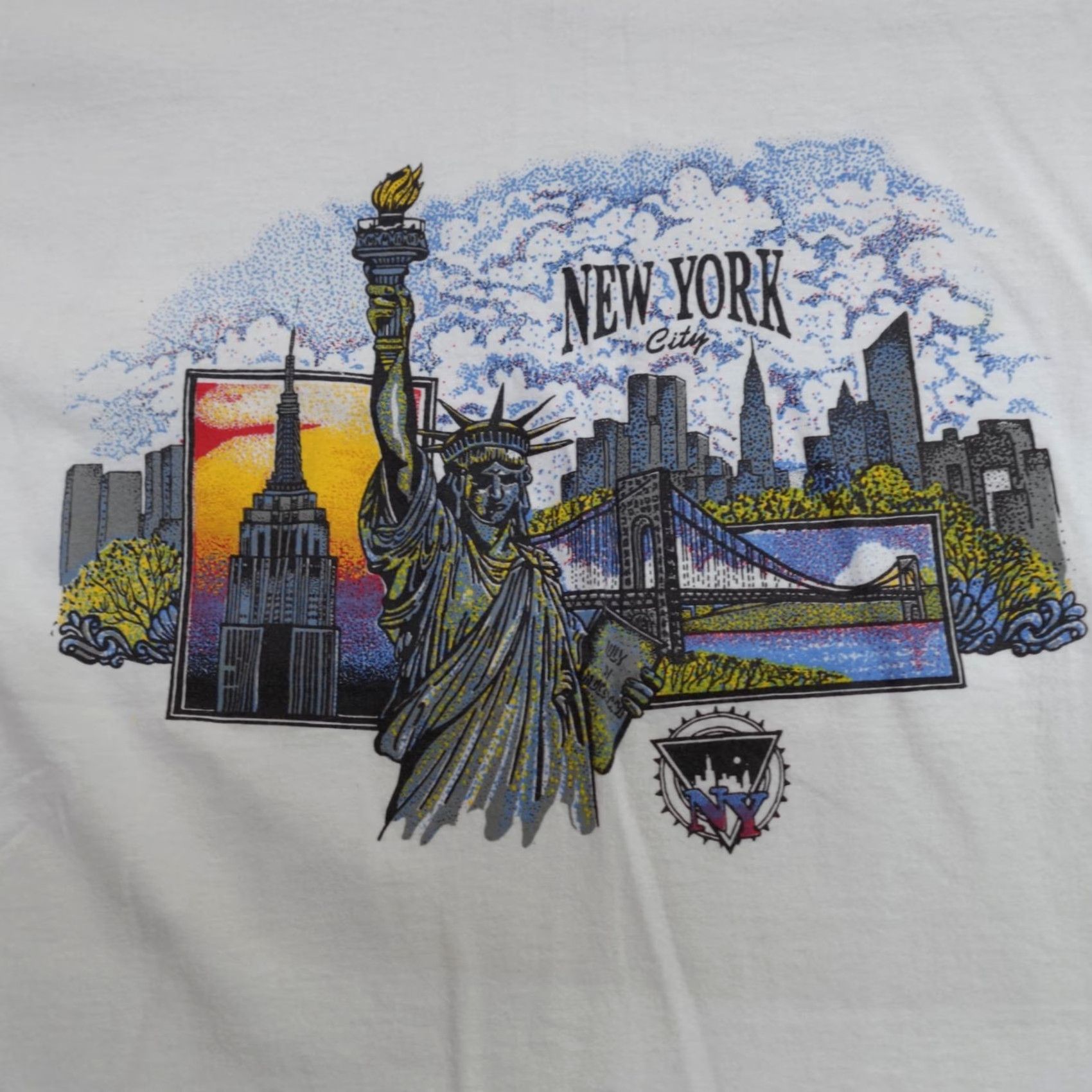 Vintage VINTAGE American Vintage Shirt Small White USA 1990s New York World Trade Center Statue of Freedom Crew Neck Short Sleeve Mens T-Shirt Size US S / EU 44-46 / 1 - 2 Thumbnail