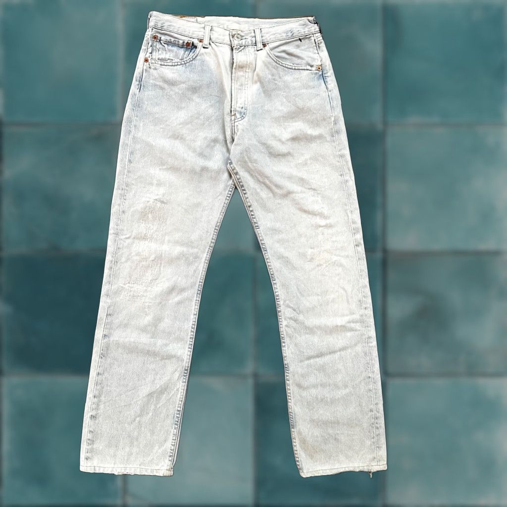 Levi's VTG Levi's 501 Jeans Button Fly 31x32 Light Wash 90s Blue Denim Men Jeans Mens yaş? Cannot include. Size US 31 - 1 Thumbnail