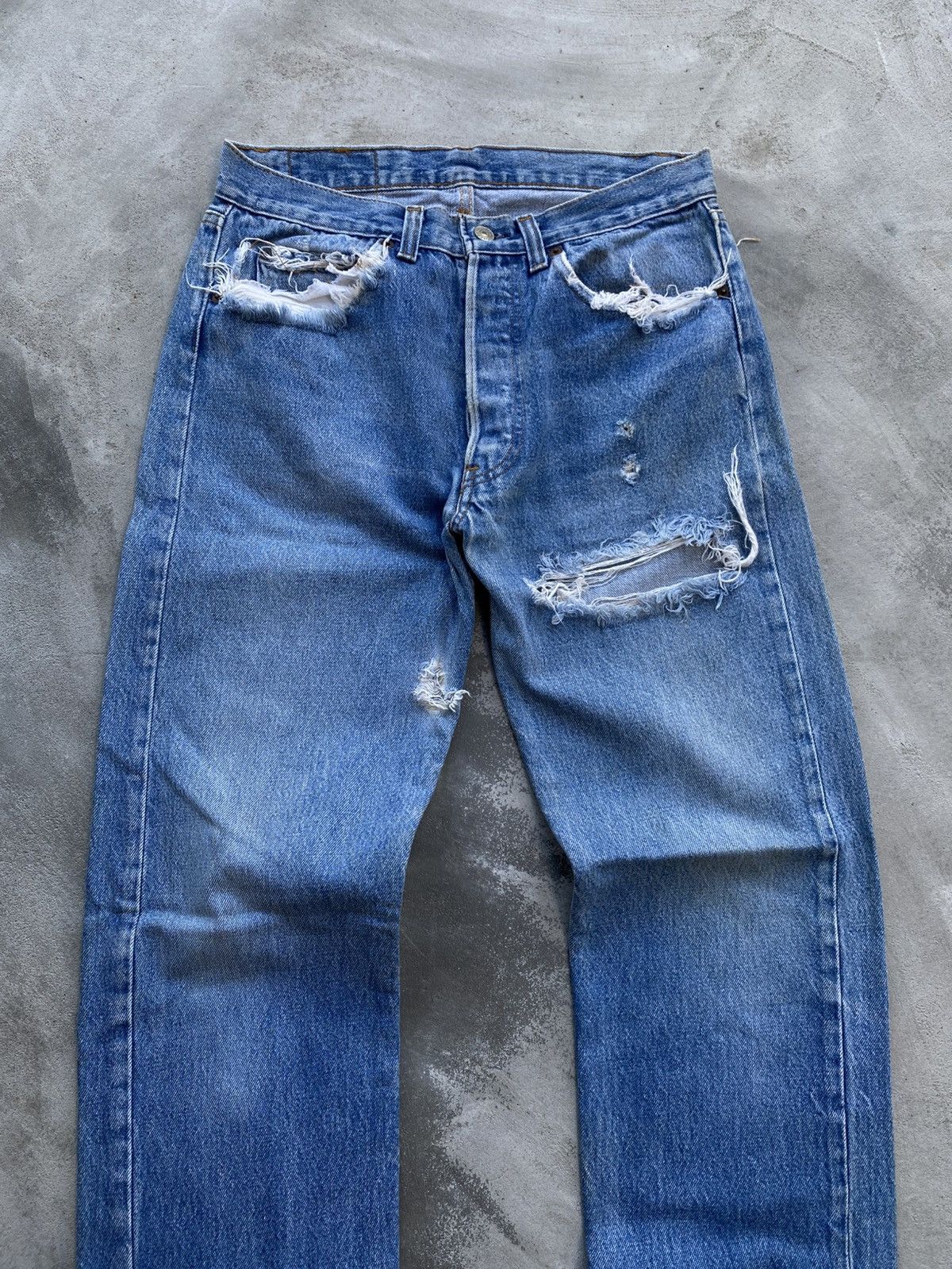 Levi's Vintage Clothing VINTAGE LEVI’S 501 DISTRESSED Size US 31 - 3 Thumbnail