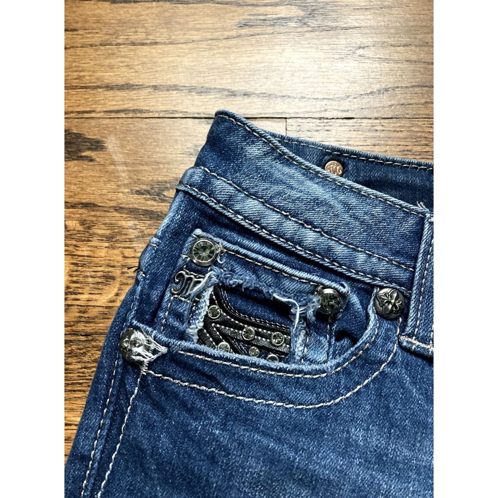 Miss Me Miss Me Jeans Capri Womens Sz 28 Flap Pocket JE6063P3 Rhinestone Embroidered Size 28" / US 6 / IT 42 - 7 Thumbnail