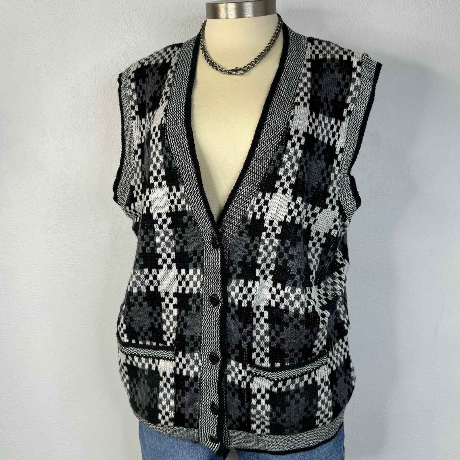 Vintage Vintage 80s 90s Plaid Gray Black White Sweater Vest Size XL Size US XL / EU 56 / 4 - 1 Thumbnail
