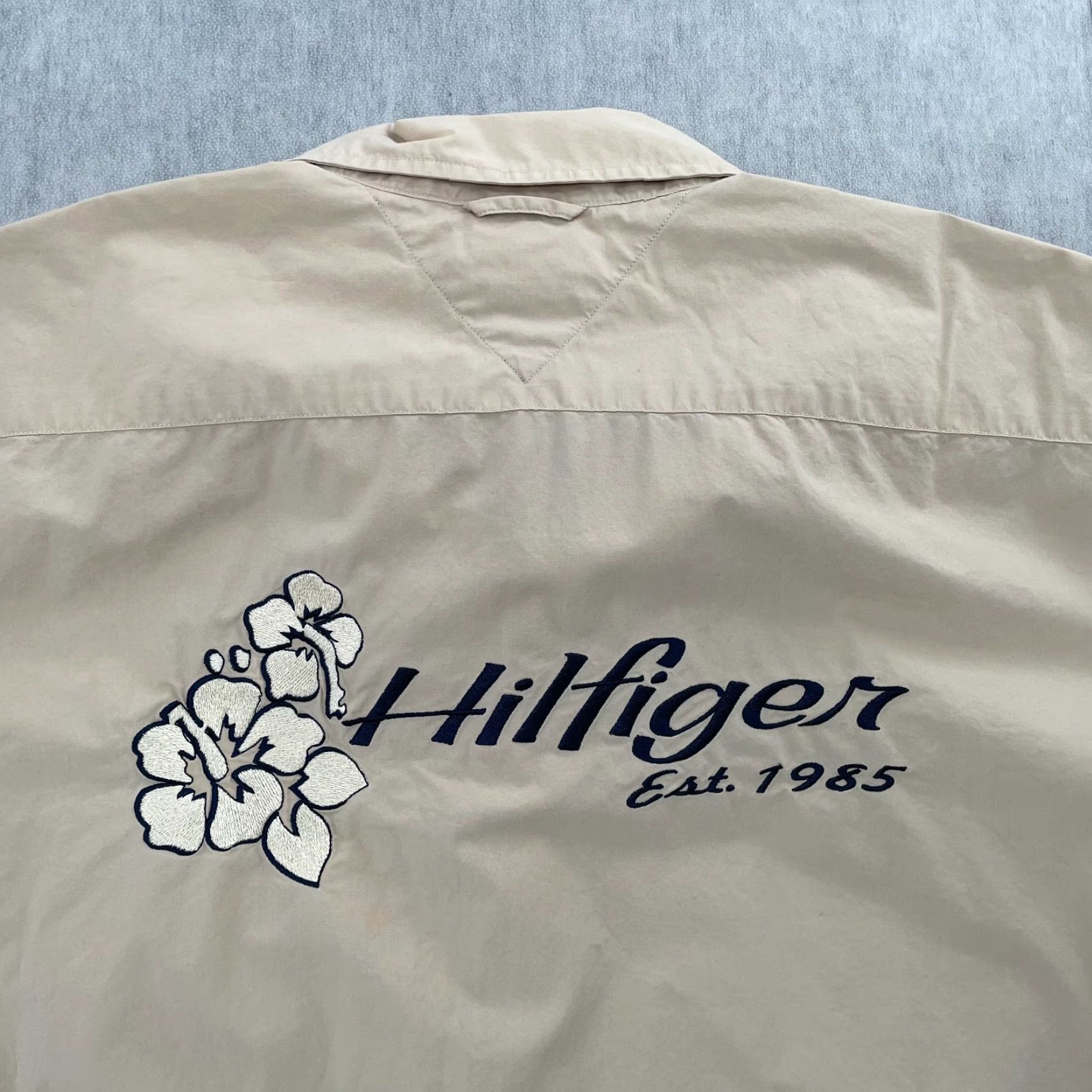 Tommy Hilfiger VINTAGE Tommy Hilfiger Shirt Adult XL Beige Button Up Hawaiian Camp Loop Collar Size US XL / EU 56 / 4 - 3 Thumbnail