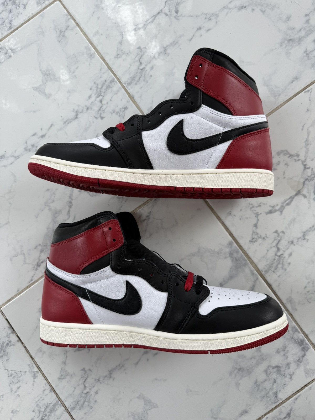 Jordan Brand Air Jordan 1 black Toe Size US 11.5 / EU 44-45 - 2 Thumbnail
