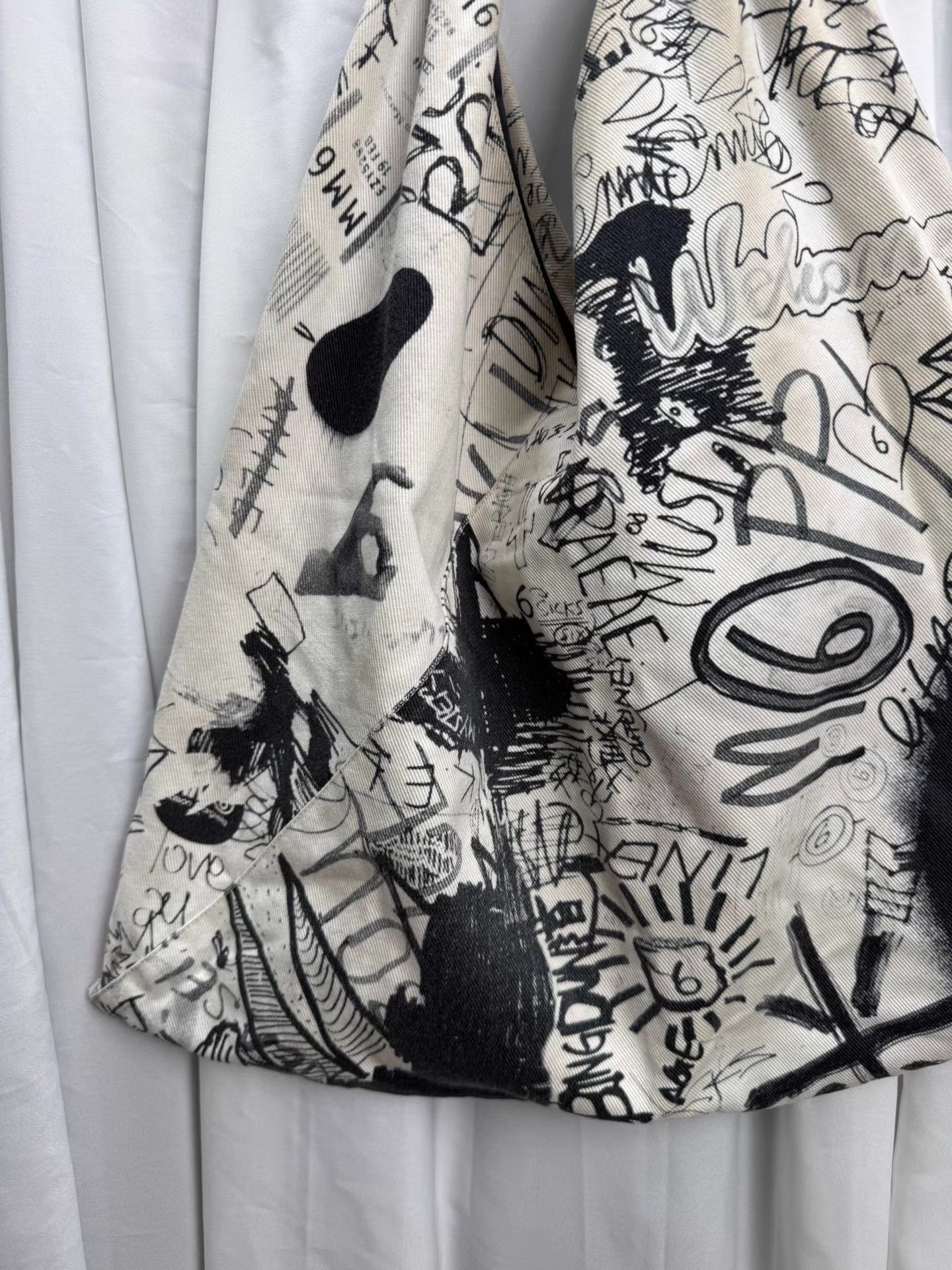 Maison Margiela Maison Margiela MM6 Graffiti Tote Bag K20 Size ONE SIZE - 5 Thumbnail