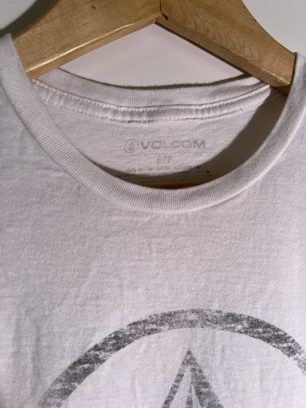 Vintage Y2K 2000’s VTG Vintage Volcom Goth Streetwear Retro T Shirt Size US S / EU 44-46 / 1 - 6 Thumbnail