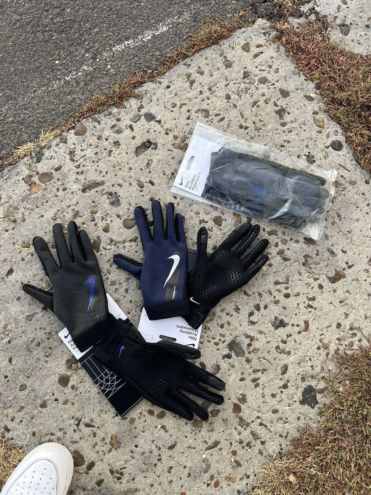 Nike Nike Thermal Fit Gloves NEW Size ONE SIZE - 2 Thumbnail