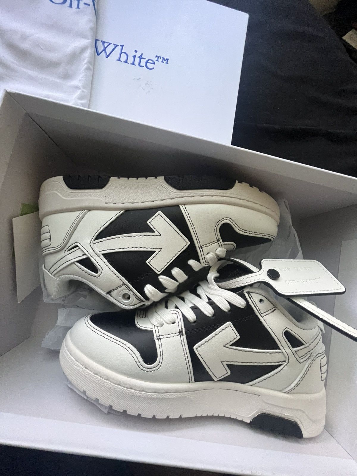 Off-White Off-White “out of office” Black and White Size US 6 / IT 36 - 1 Thumbnail