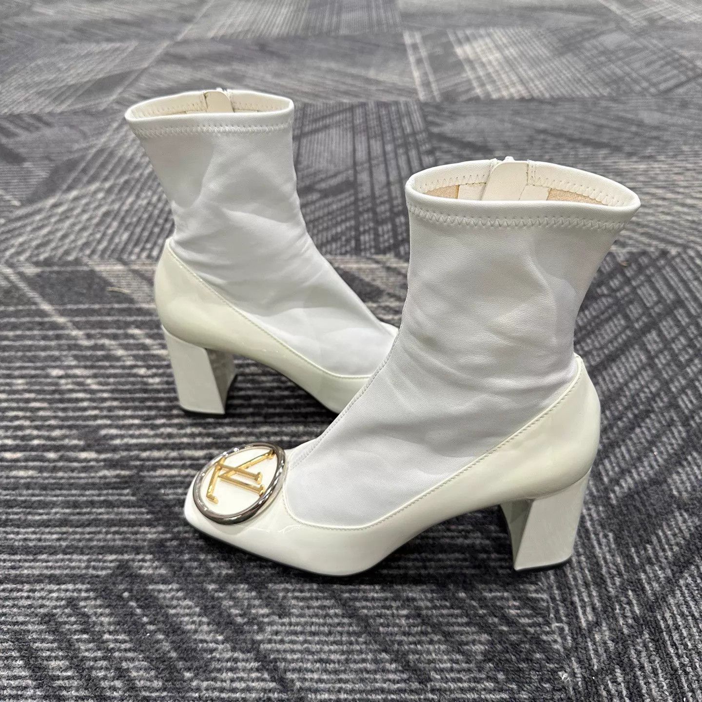 Louis Vuitton Louis Vuitton Classic Big Logo Short Boots Women's 36 Size US 5.5 / IT 35.5 - 4 Thumbnail