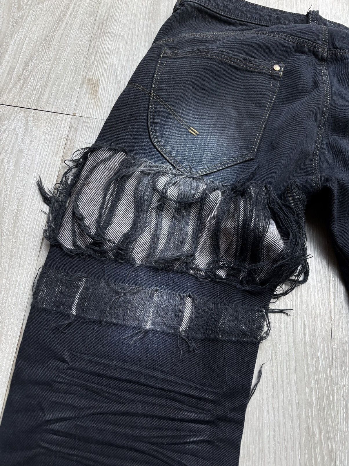 Japanese Brand LUV MAISON distressed jeans Size US 31 - 7 Thumbnail