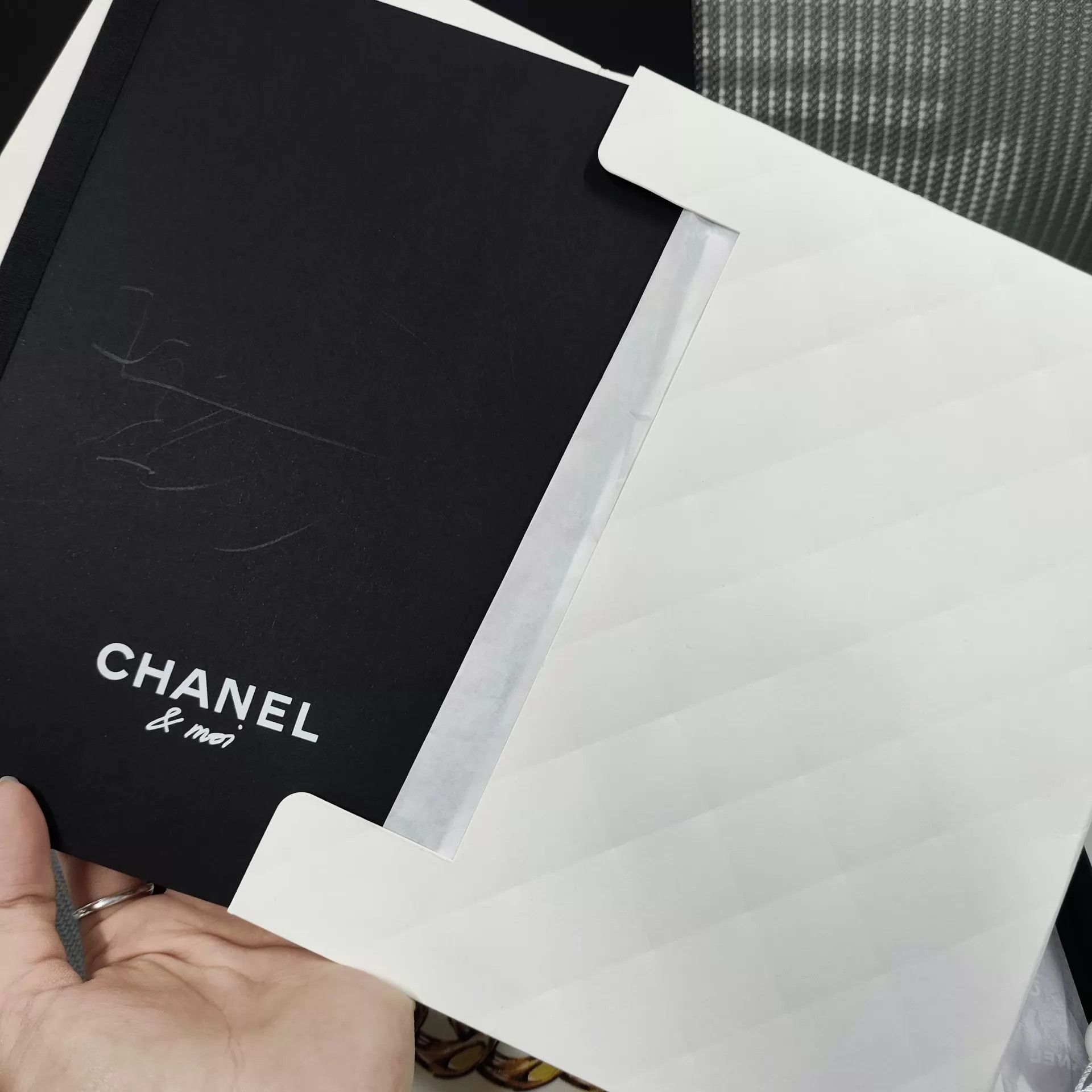 Chanel Chanel 26C CC Camellia Chain Scarf New Unworn Size ONE SIZE - 4 Thumbnail
