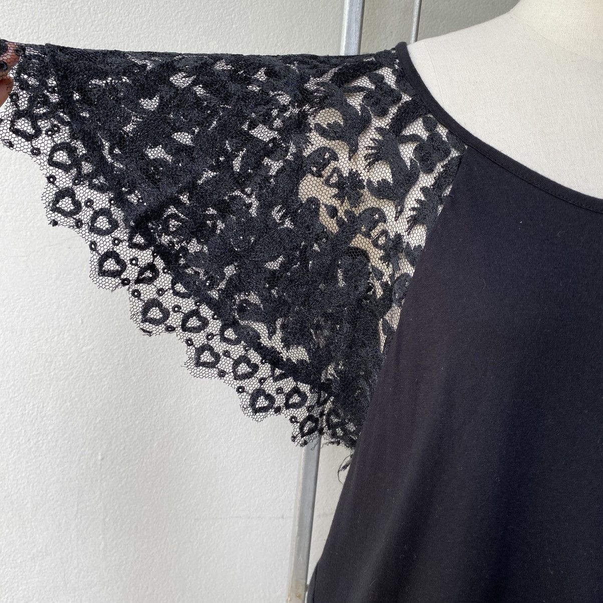 Tsumori Chisato Tsumori Chisato Black Tee with Sheer Lace Sleeves Size XS / US 0-2 / IT 36-38 - 9 Thumbnail