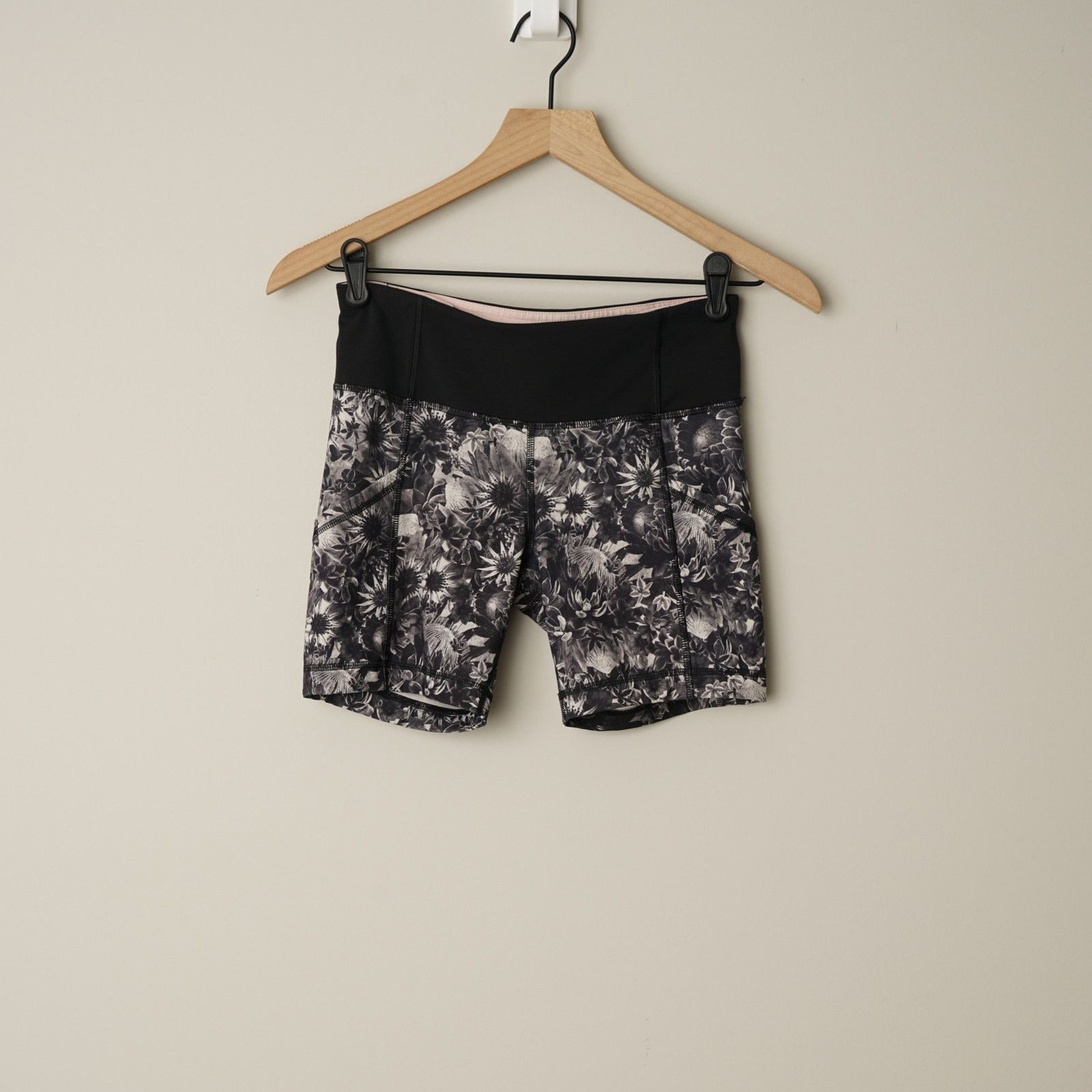 Lululemon Lululemon Run: Dart & Dash Short *Block-It Pocket Flowabunga Size 27" / US 4 / IT 40 - 3 Thumbnail
