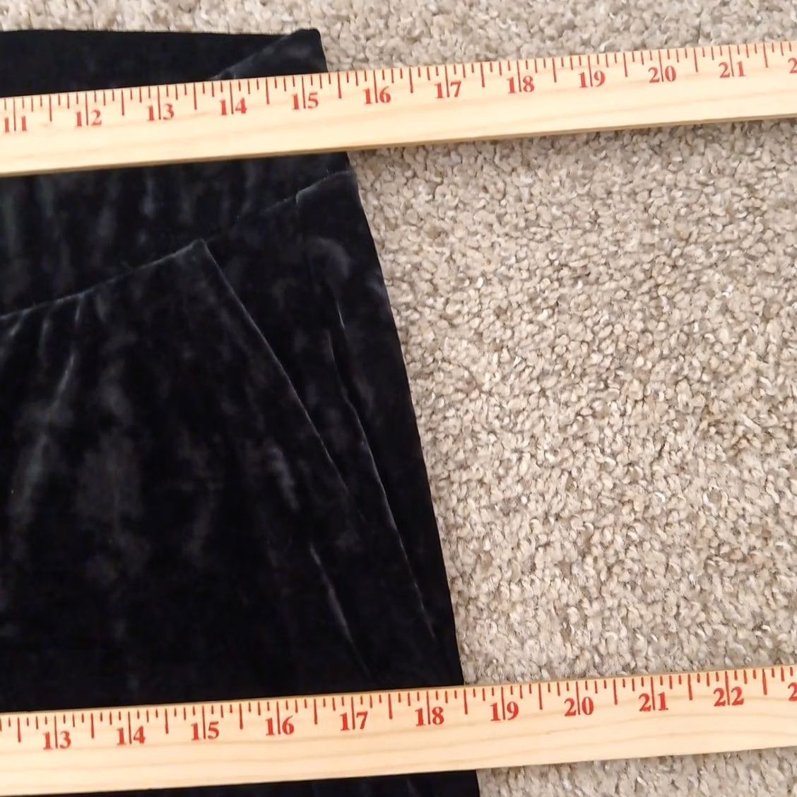 Torrid Torrid Pants Womens Pant Black Velour Ankle Pull On Pockets 30x26 Mid Rise 2 Regular Inseam 26" Size 26" / US 2 / IT 38 - 3 Thumbnail