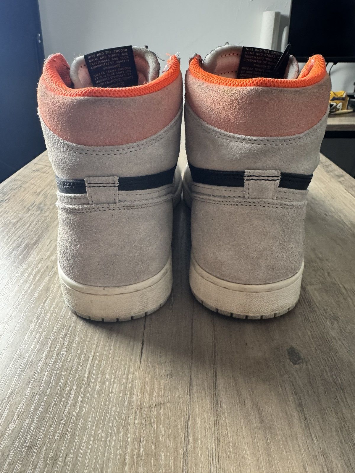 Jordan Brand × Nike jordan 1 neutral grey hyper crimson Size US 11 / EU 44 - 3 Thumbnail