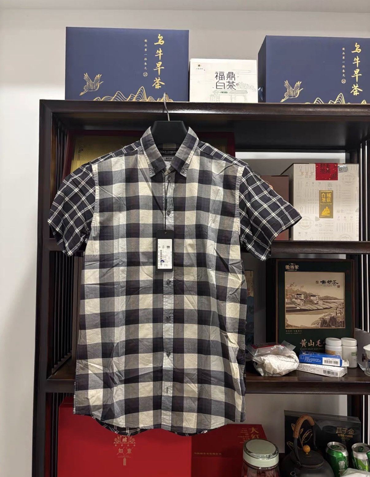 Dolce & Gabbana Dolce & Gabbana Mainline Casual Short Sleeve Shirt J2 Size US S / EU 44-46 / 1 - 1 Thumbnail
