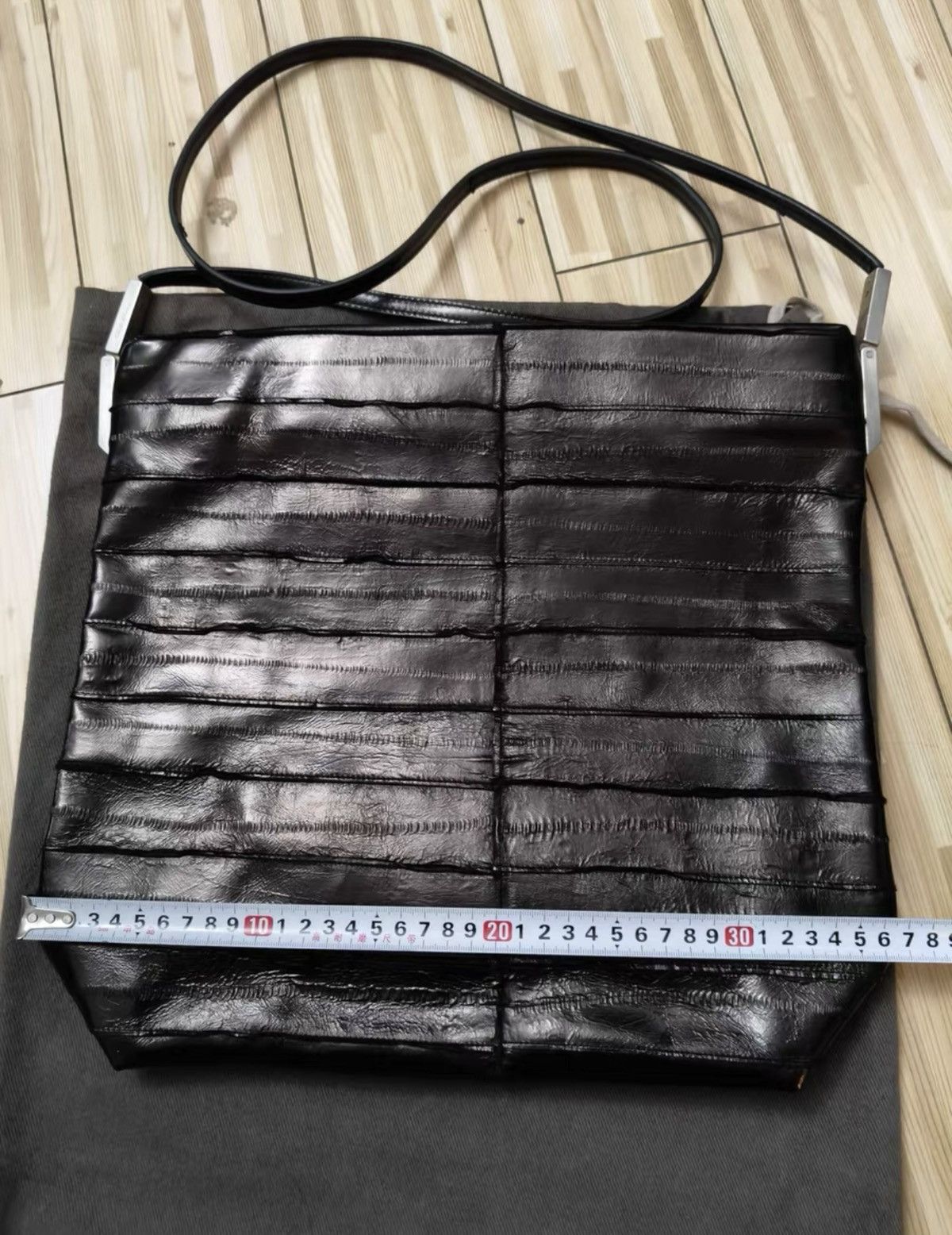 Rick Owens Brand New】RO Rick Owens SS 2018, eel skin crossbody bag Size ONE SIZE - 7 Thumbnail