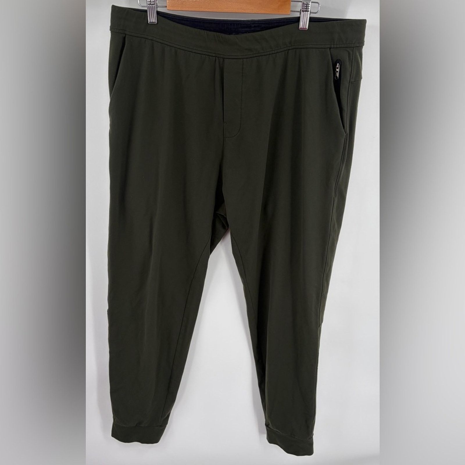 Public Rec Public Rec men game changer performance jogger dark olive 40 Size US 40 / EU 56 - 1 Thumbnail