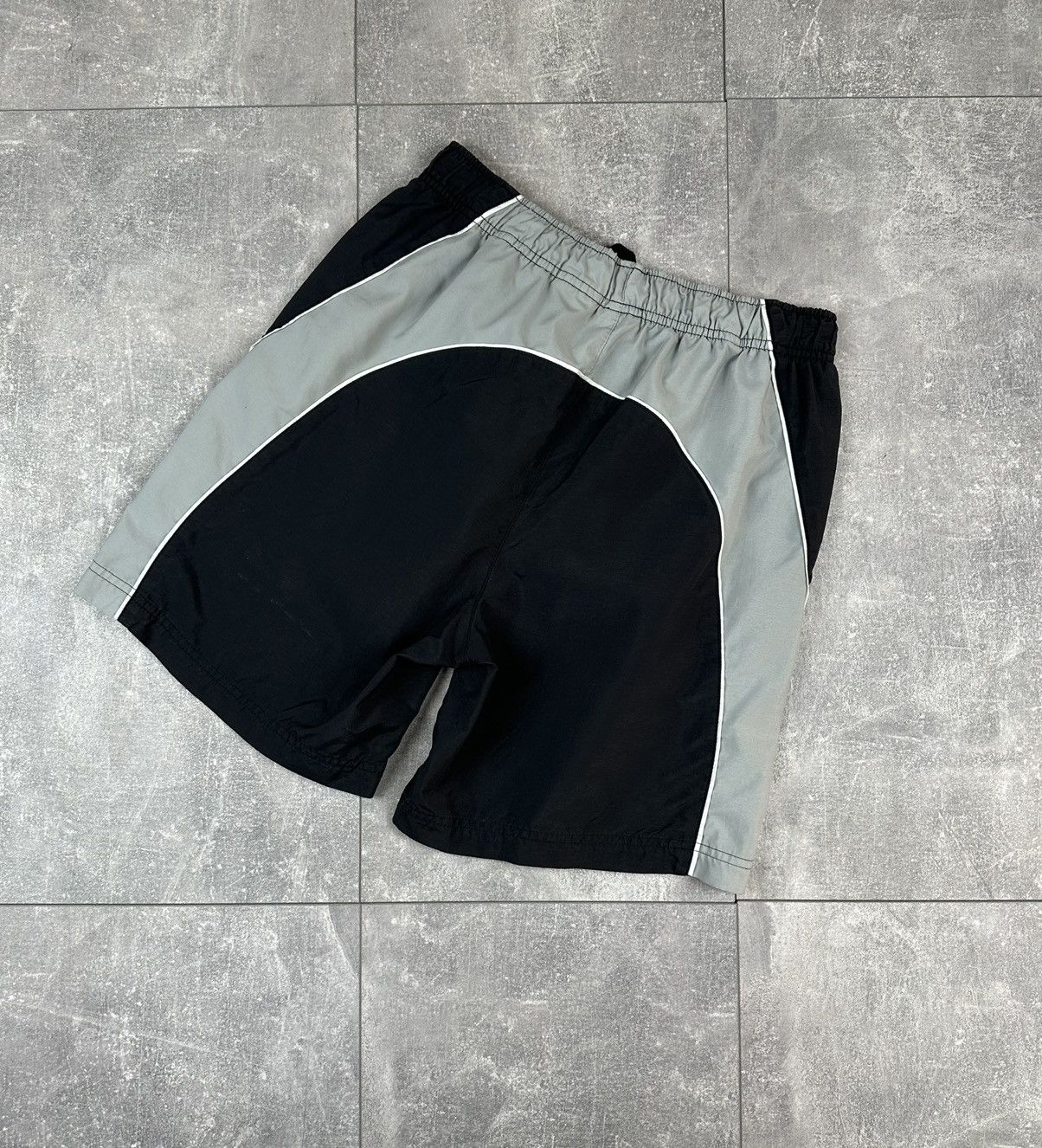 Nike Nike Small Swoosh Logo Retro Shorts Size US 30 / EU 46 - 5 Thumbnail