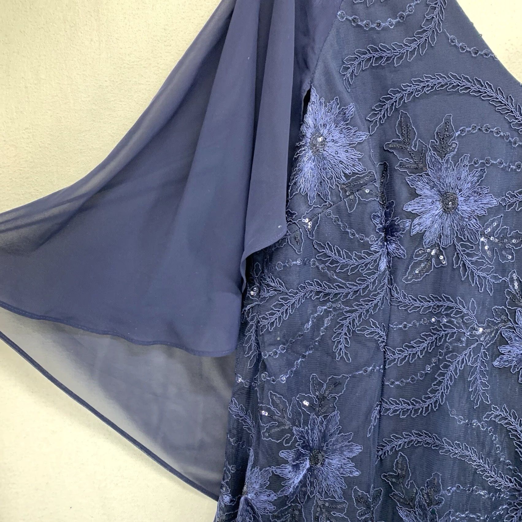 Vintage VINTAGE Brianna Women’s Dress 16 Long Formal Ball Gown Midnight Blue Floral Embroidered Rhinestone Lined Zipper Hand Wash Only Size XXL / US 16-18 / IT 52-54 - 6 Thumbnail