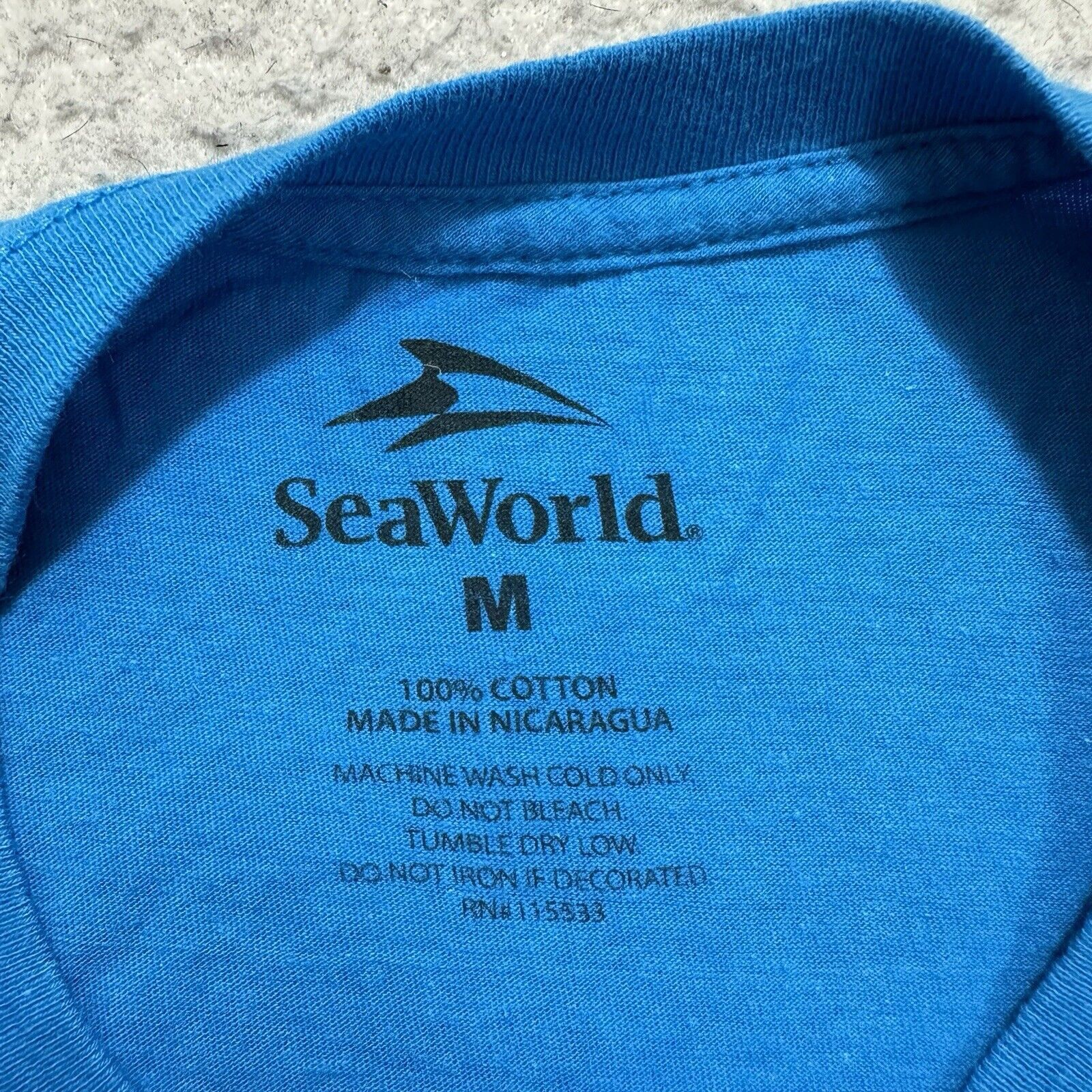 Other SeaWorld 2020 Medium Blue Animal Graphic T Shirt Crewneck Size US M / EU 48-50 / 2 - 3 Thumbnail