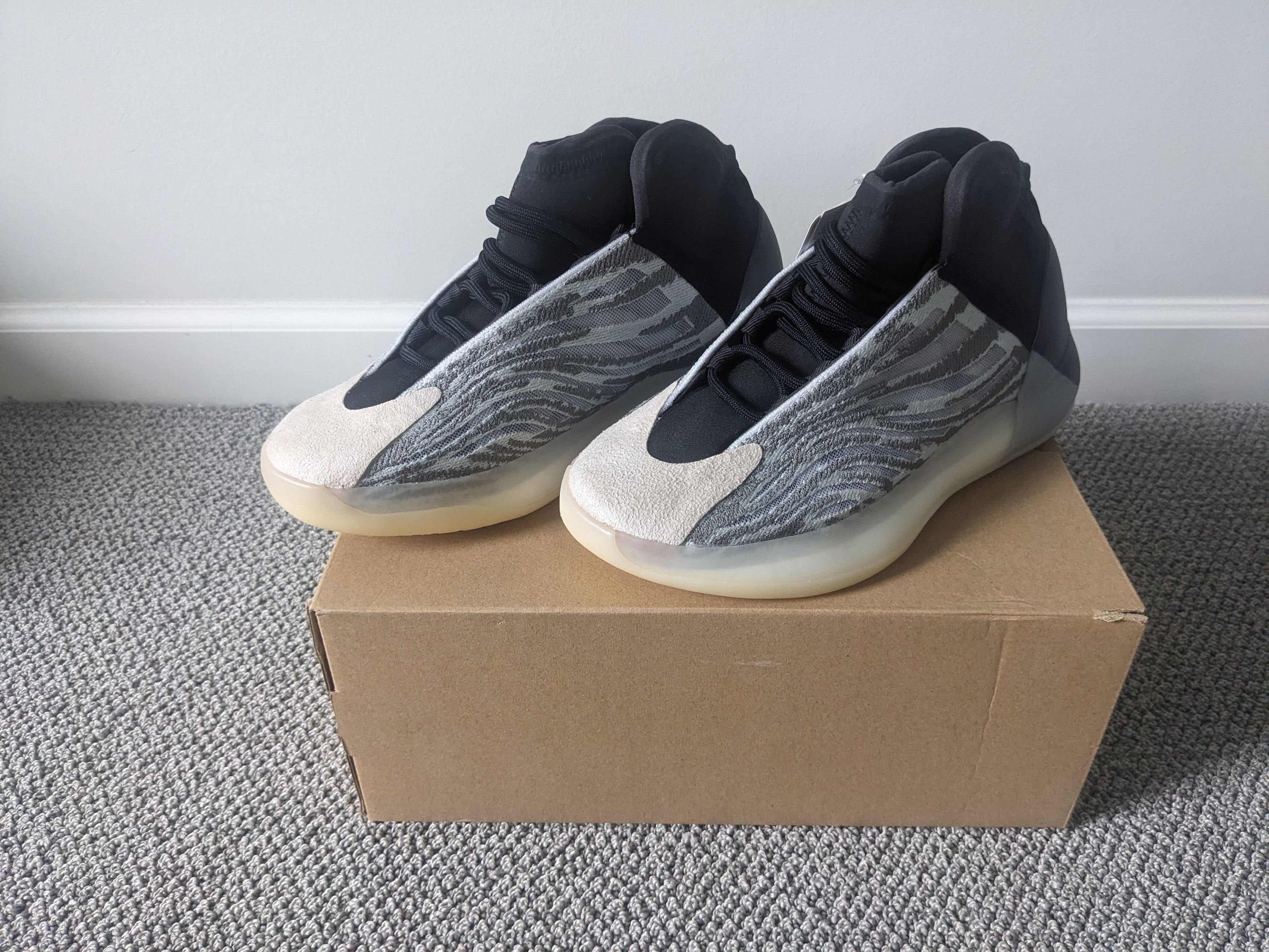Adidas Yeezy QNTM BOOST LIFESTYLE MODEL Size US 5.5 / EU 38 - 5 Thumbnail