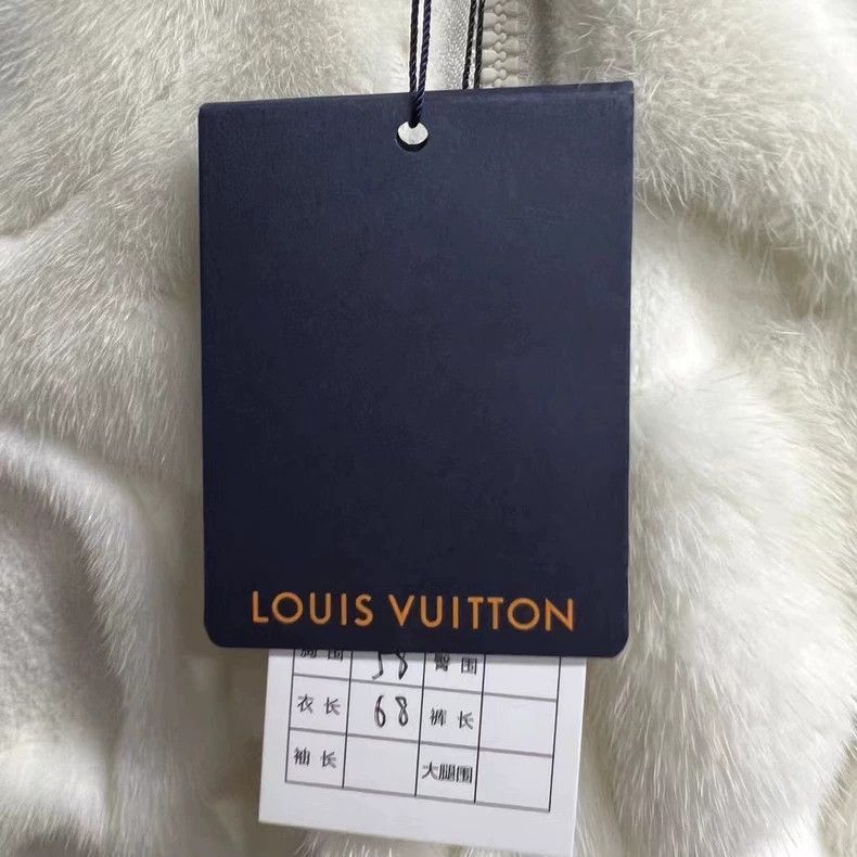 Louis Vuitton louis vuitton white embossed zipper hooded fur jacket jacke Size US L / EU 52-54 / 3 - 4 Thumbnail