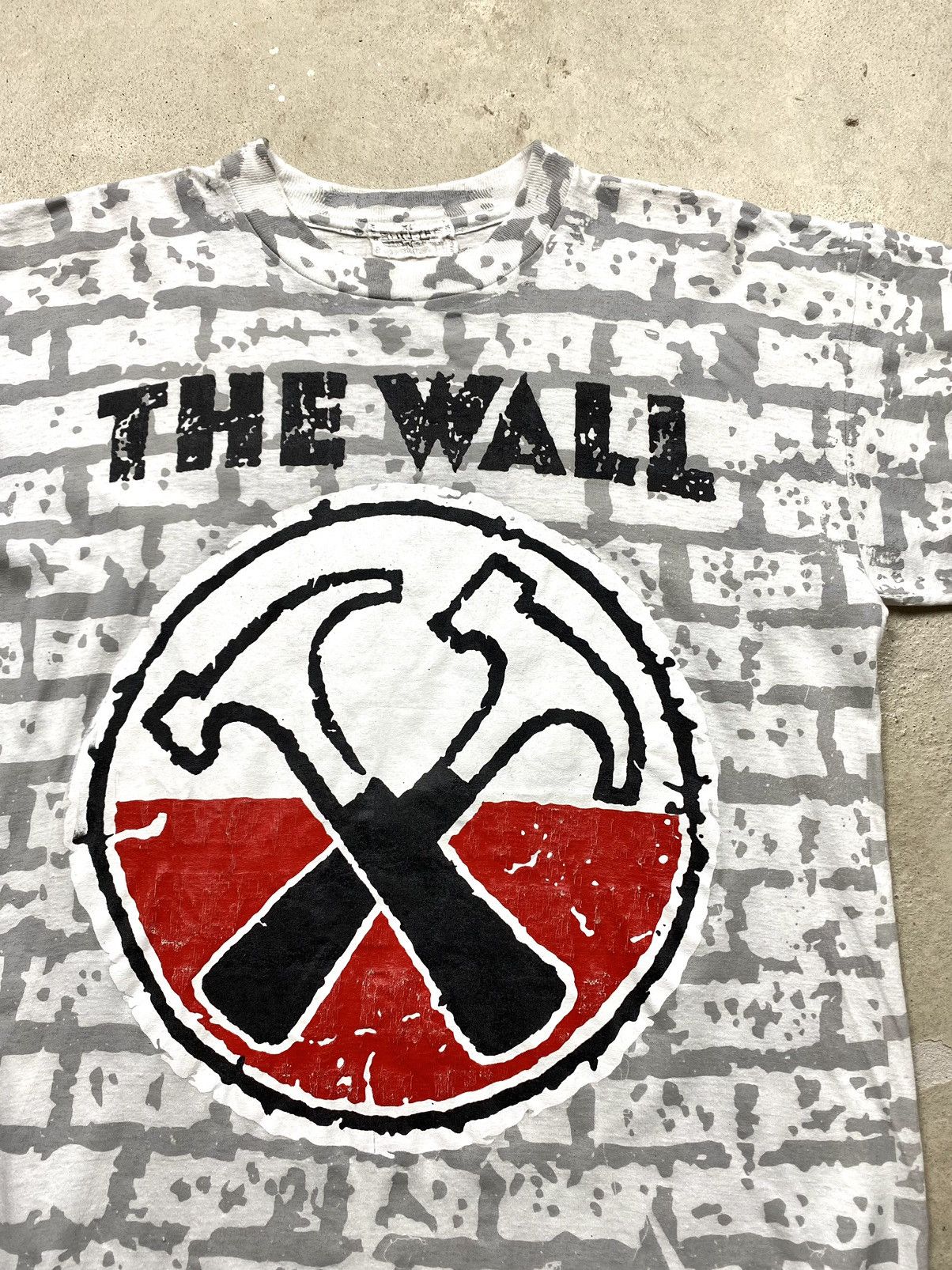 Band Tees Very Rare ! Vintage 1980’s Pink Floyd The Wall Album T Shirt Size US XL / EU 56 / 4 - 5 Thumbnail