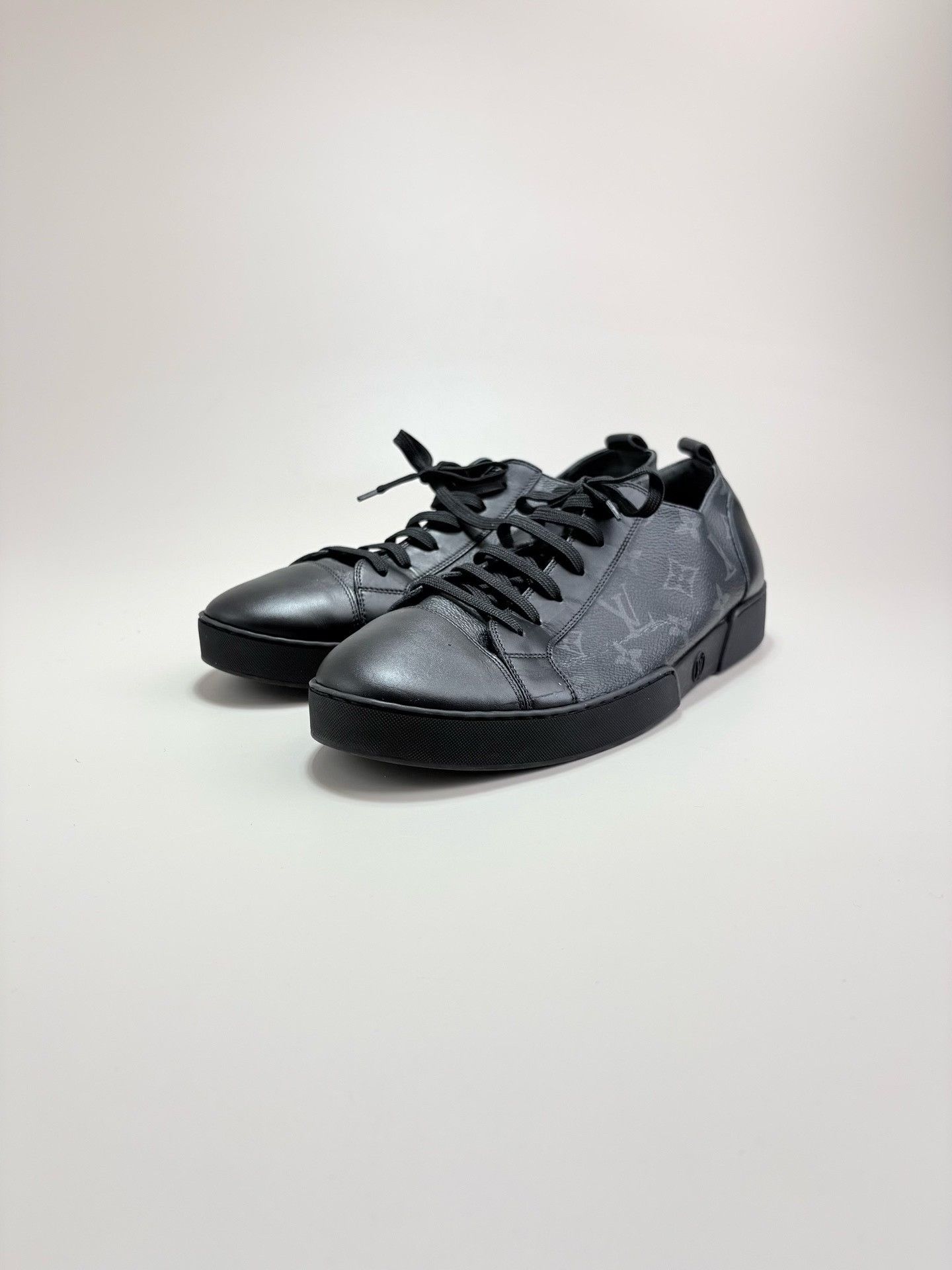 Louis Vuitton Louis Vuitton LV Black Monogram Sneakers Size US 9 / EU 42 - 1 Thumbnail