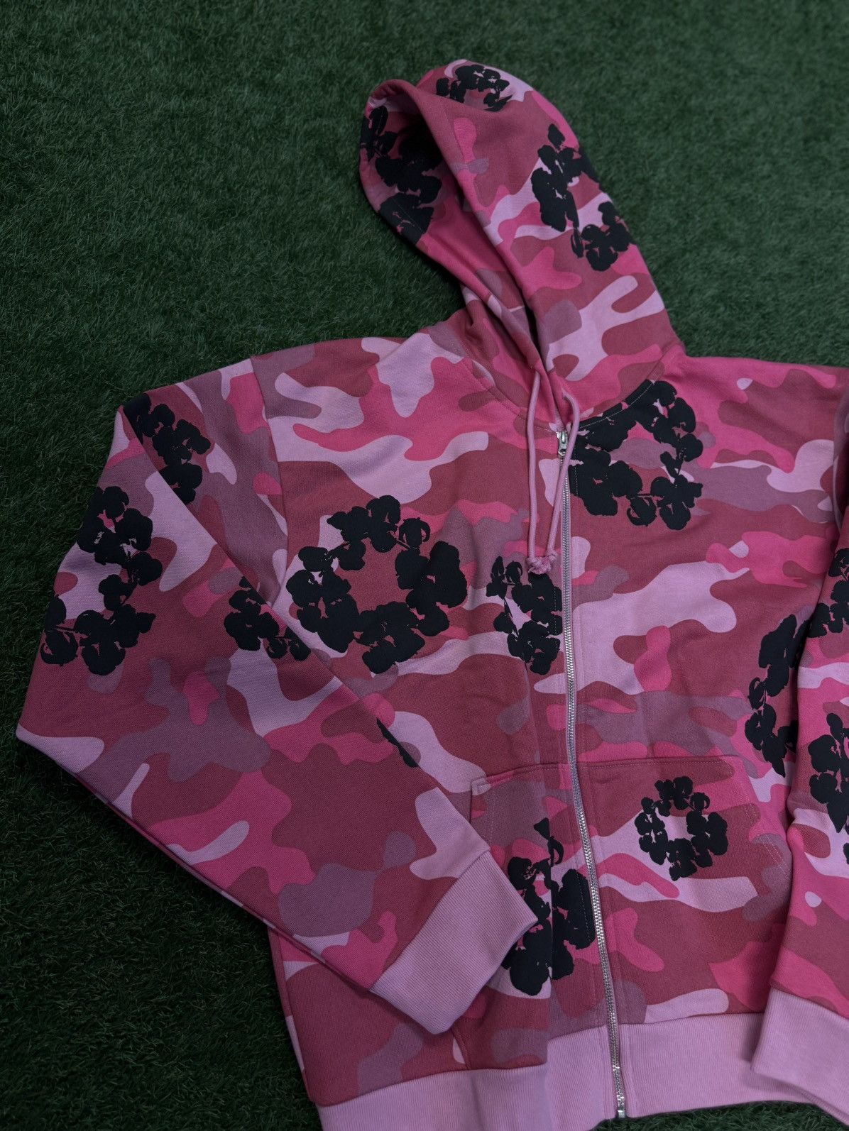 DENIM TEARS Denim Tears Camo Cotton Wreath Hoodie Pink Size XXL NEW Size US XXL / EU 58 / 5 - 3 Thumbnail