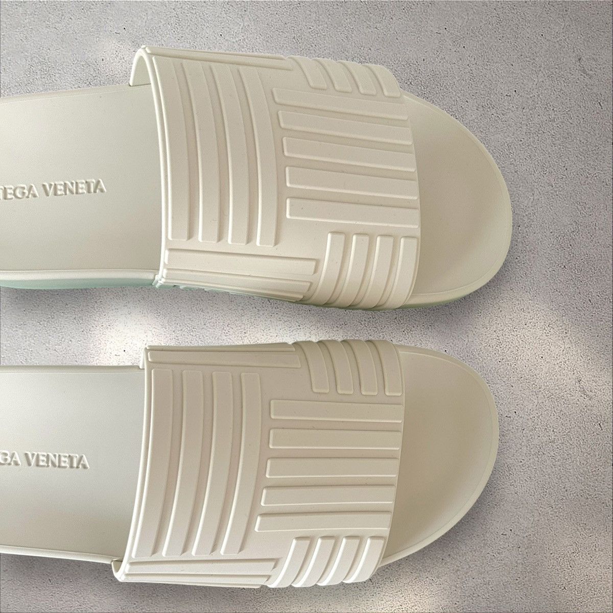 Bottega Veneta Bottega Veneta Rubber Slide Sandals Size US 7 / EU 40 - 4 Thumbnail