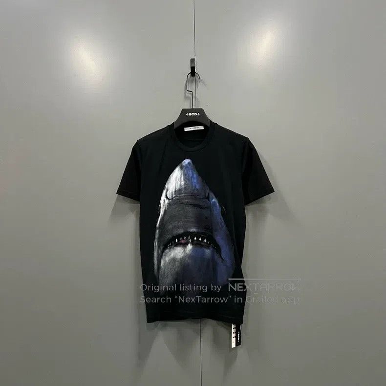 Givenchy Givenchy Shark Short Sleeve Size US XS / EU 42 / 0 - 1 Thumbnail