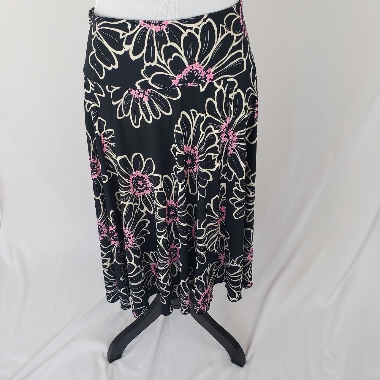 Designer LILY Large Black, White, and Hot Pink accent flowers Size 36" / US 14 / IT 50 - 6 Thumbnail