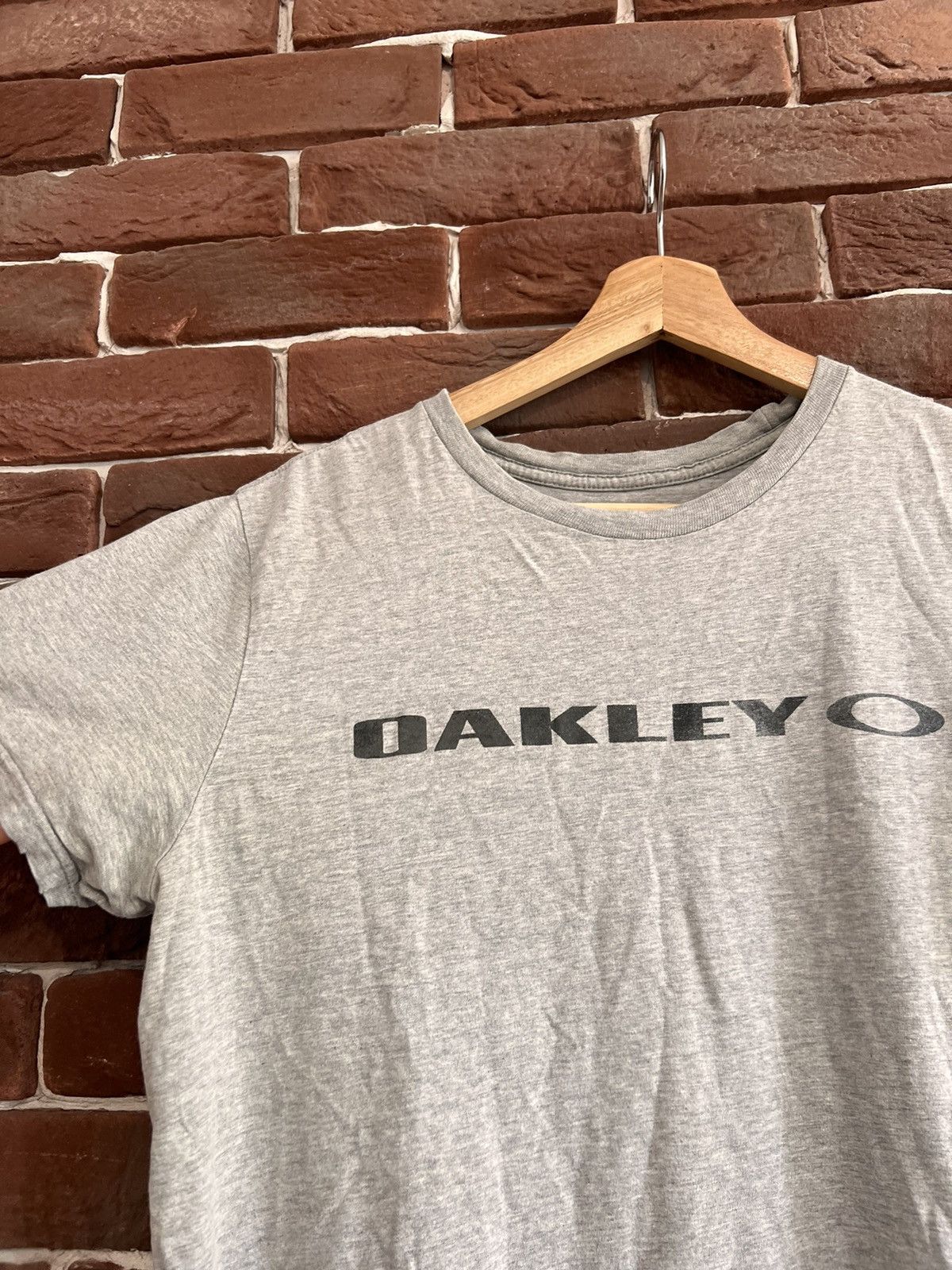 Oakley Oakley Vintage Y2k Tshirt Classic Logo Hype Streetwear Mediu Size US M / EU 48-50 / 2 - 2 Thumbnail