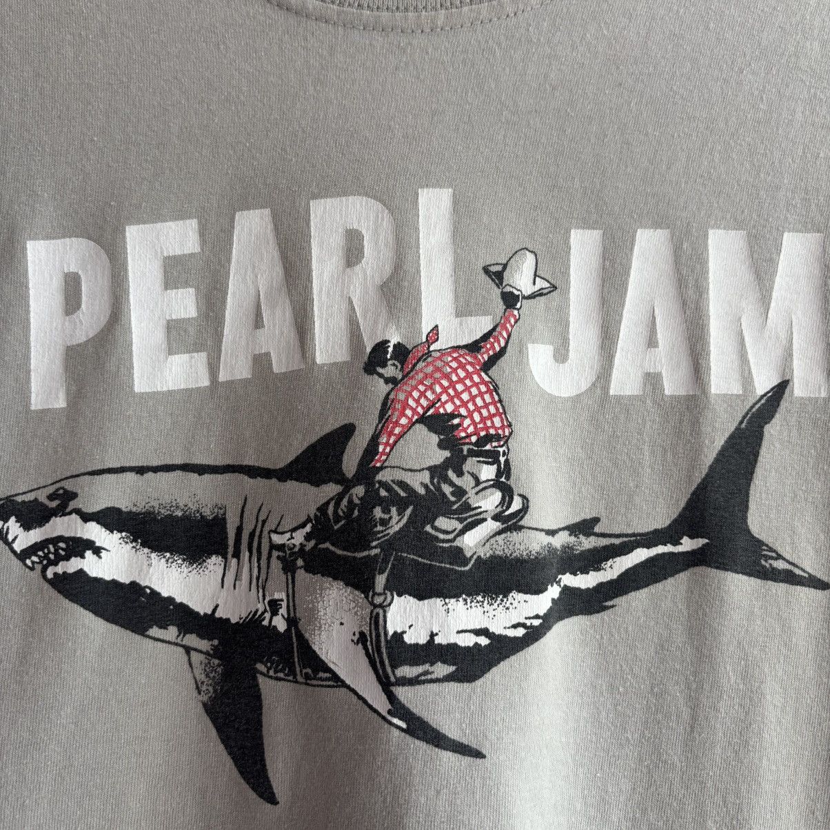 Band Tees Vintage Y2K Pearl Jam Shark Rider T-Shirt Size US M / EU 48-50 / 2 - 4 Thumbnail