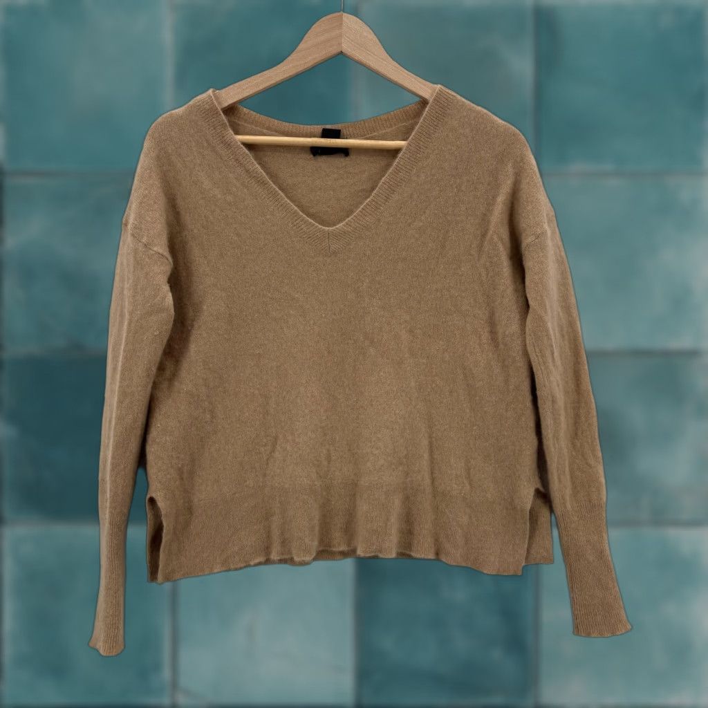 Vintage Halogen Sweater Womens Small Beige 100% Cashmere V-Neck Knit Pullover Cozy Knitwear Casual Womens Size S / US 4 / IT 40 - 1 Thumbnail