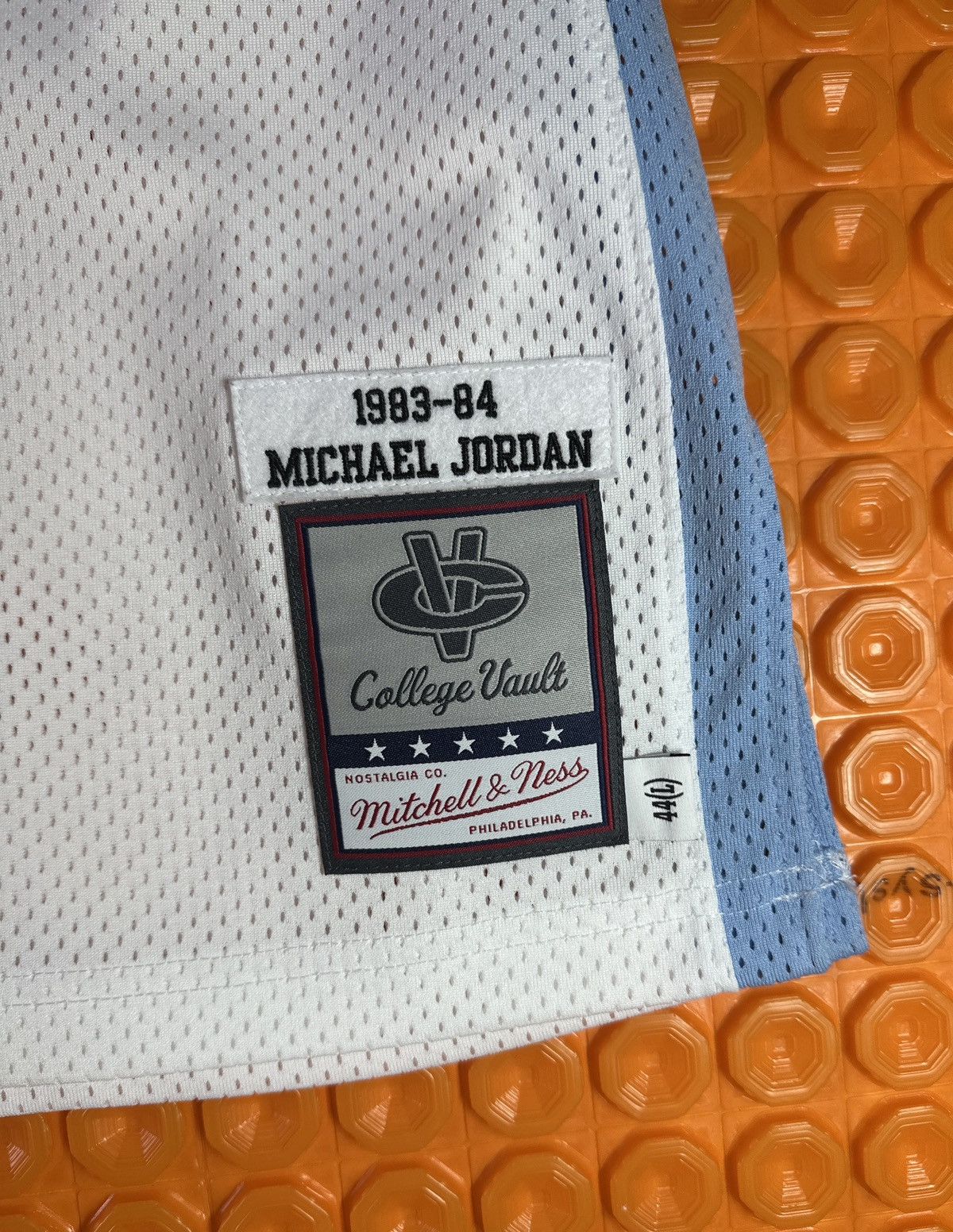 Mitchell & Ness Jordan White North Carolina Tar Heel Authentic Jersey Mens L Size US L / EU 52-54 / 3 - 5 Thumbnail