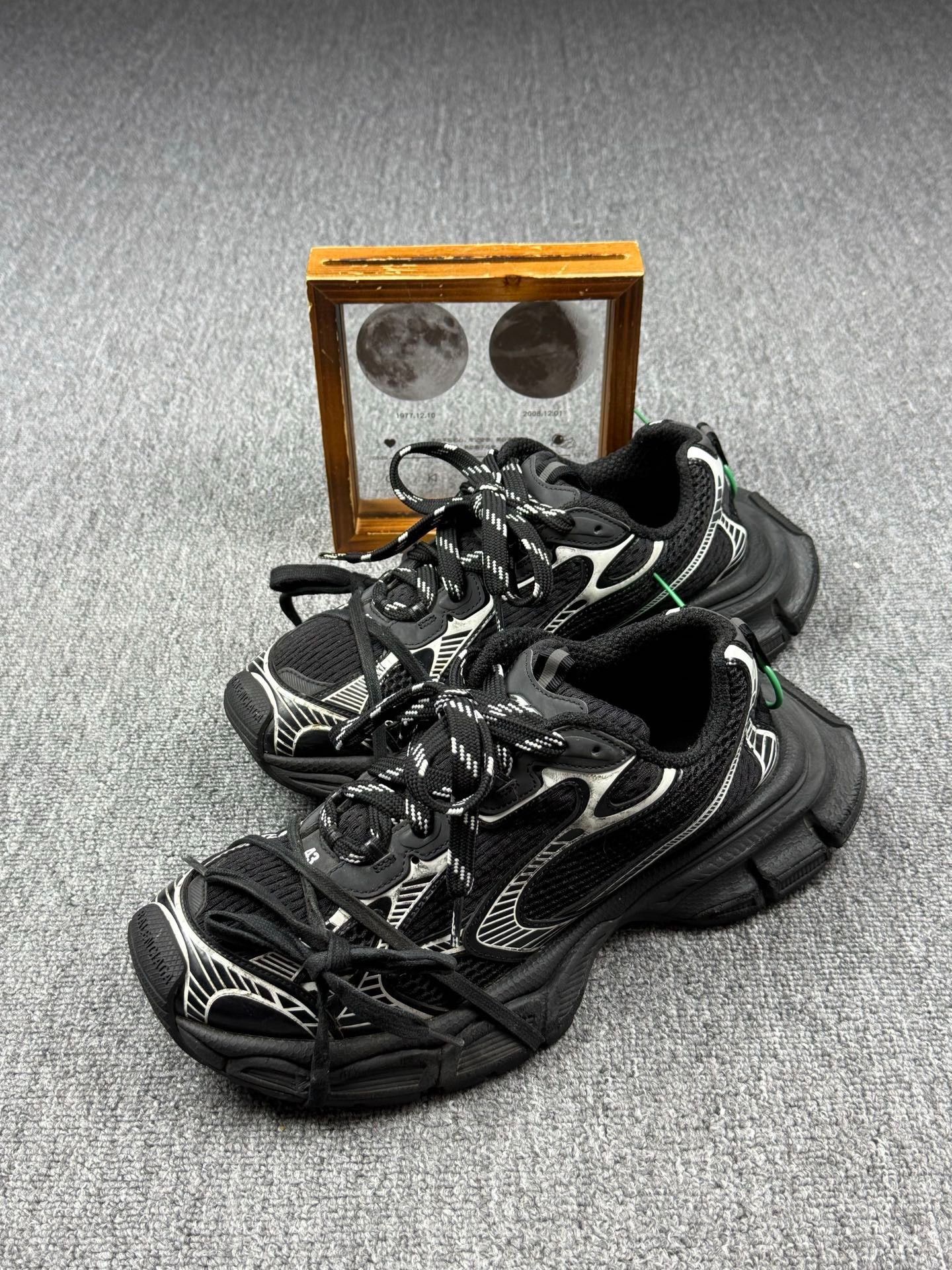 Balenciaga Balenciaga Black Lowtop Sneakers 10 Men Size US 10 / EU 43 - 1 Thumbnail