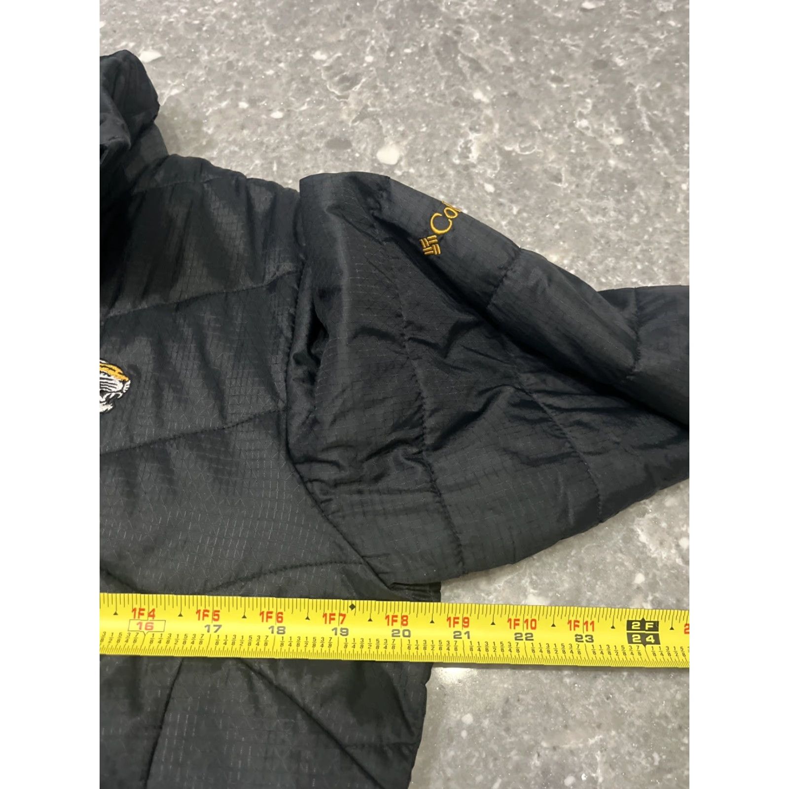 Vintage Mizzou Tigers Columbia Black Puffer Jacket Womens Size M Missouri Columbia Jacket Black Puffer Womens M Tigers Size M / US 6-8 / IT 42-44 - 4 Thumbnail