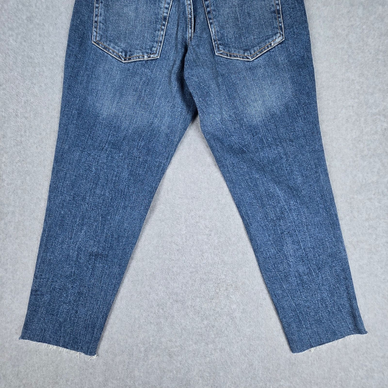 Old Navy Old Navy 2P Curvy OG Straight Distressed Jeans Raw Hem Size 26" / US 2 / IT 38 - 7 Thumbnail