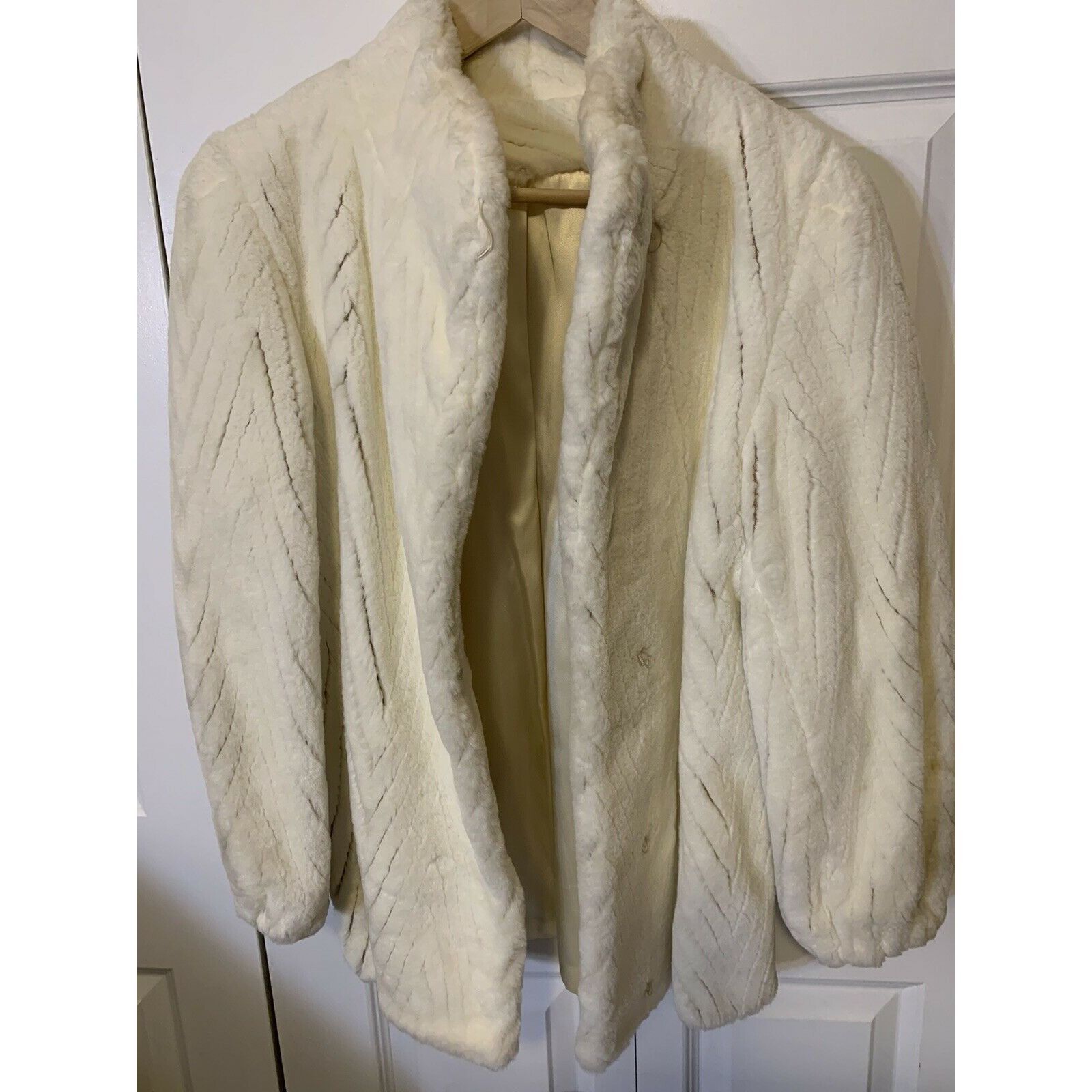 Vintage Vintage Style VI Ltd Ladies Sz S White Faux Mink Fur Coat Ve Size S / US 4 / IT 40 - 1 Thumbnail