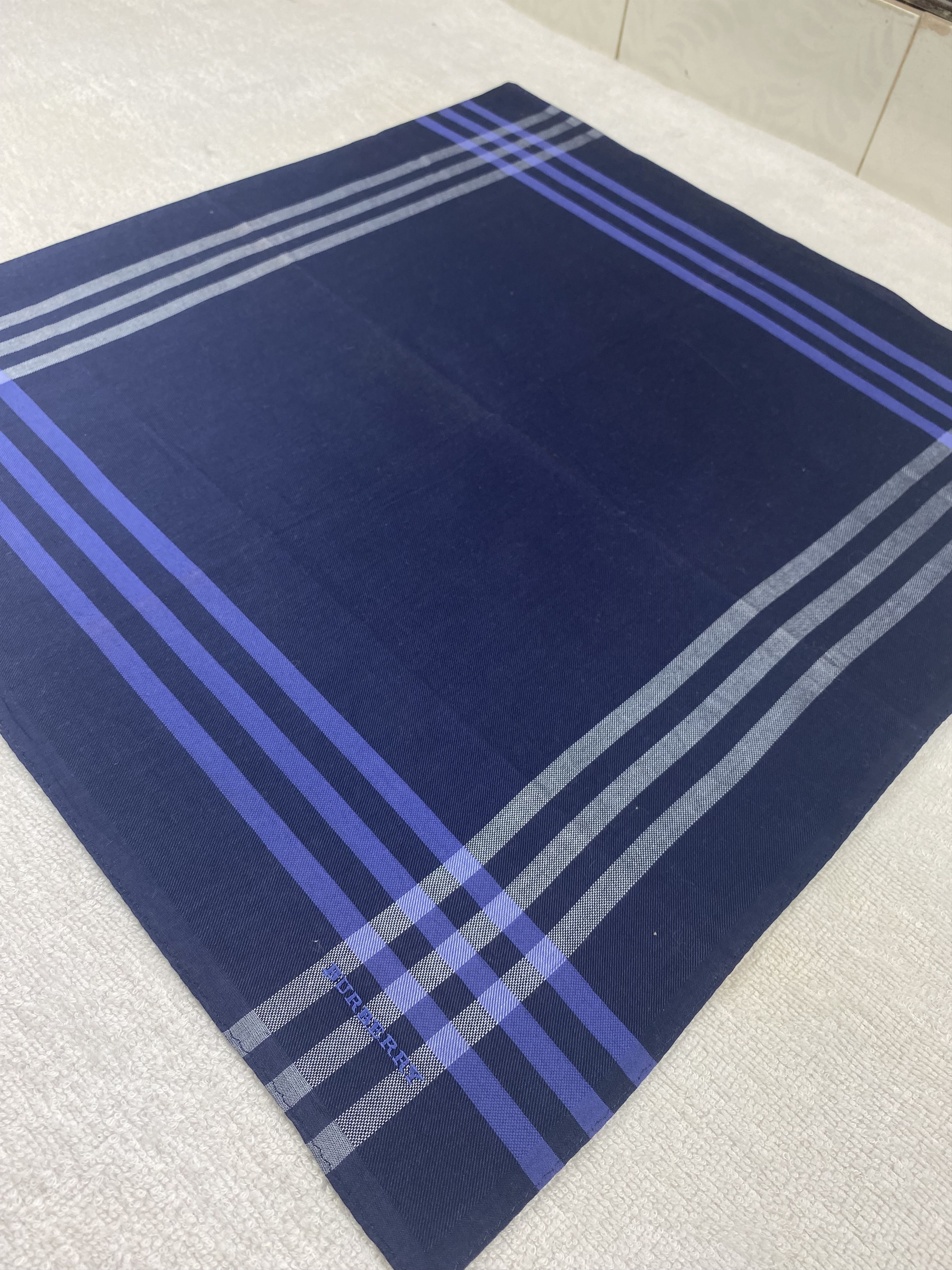 Burberry Burberry Handkerchief / Bandana / Neckerchief Size ONE SIZE - 4 Thumbnail