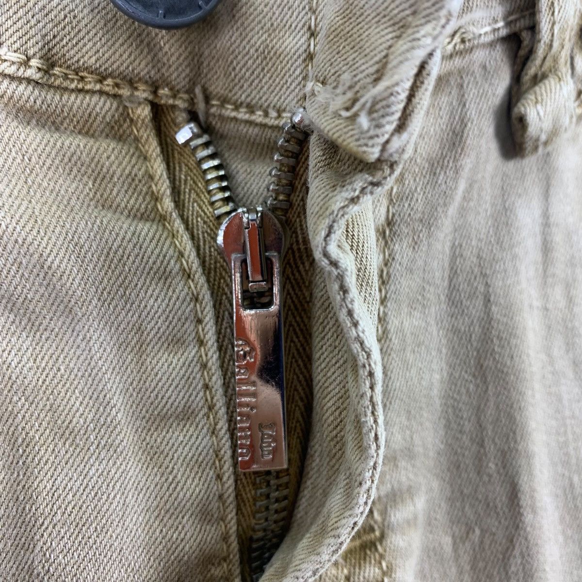 Designer × John Galliano JOHN GALLIANO newspaper printed goes jogging designer jeans Size US 31 - 14 Thumbnail