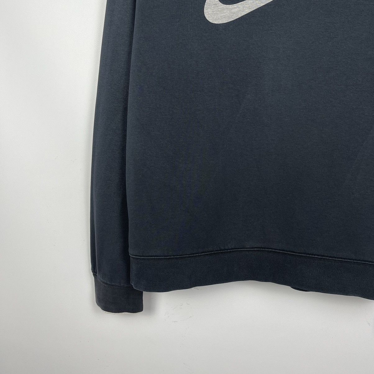 Nike Vintage Nike Big Swoosh Faded Blue Sweatshirt 2000’s Size US L / EU 52-54 / 3 - 4 Thumbnail
