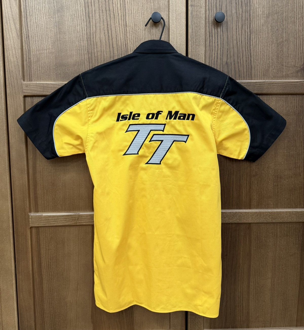 Formula 1 Team Wear Isle of man TT 2009 Racing Button Up Shirt Size US XS / EU 42 / 0 - 10 Thumbnail